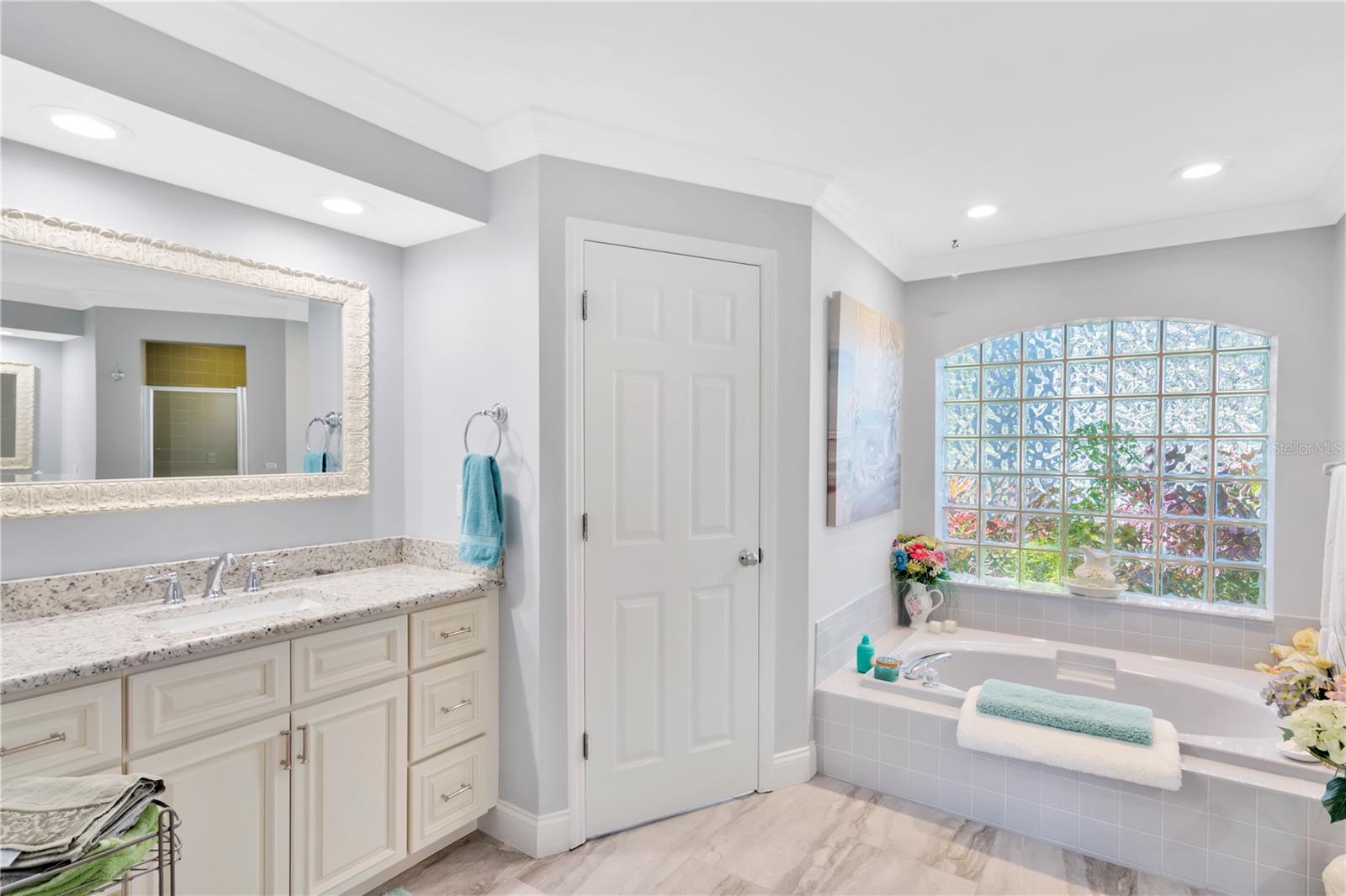 1559 JONATHAN CT