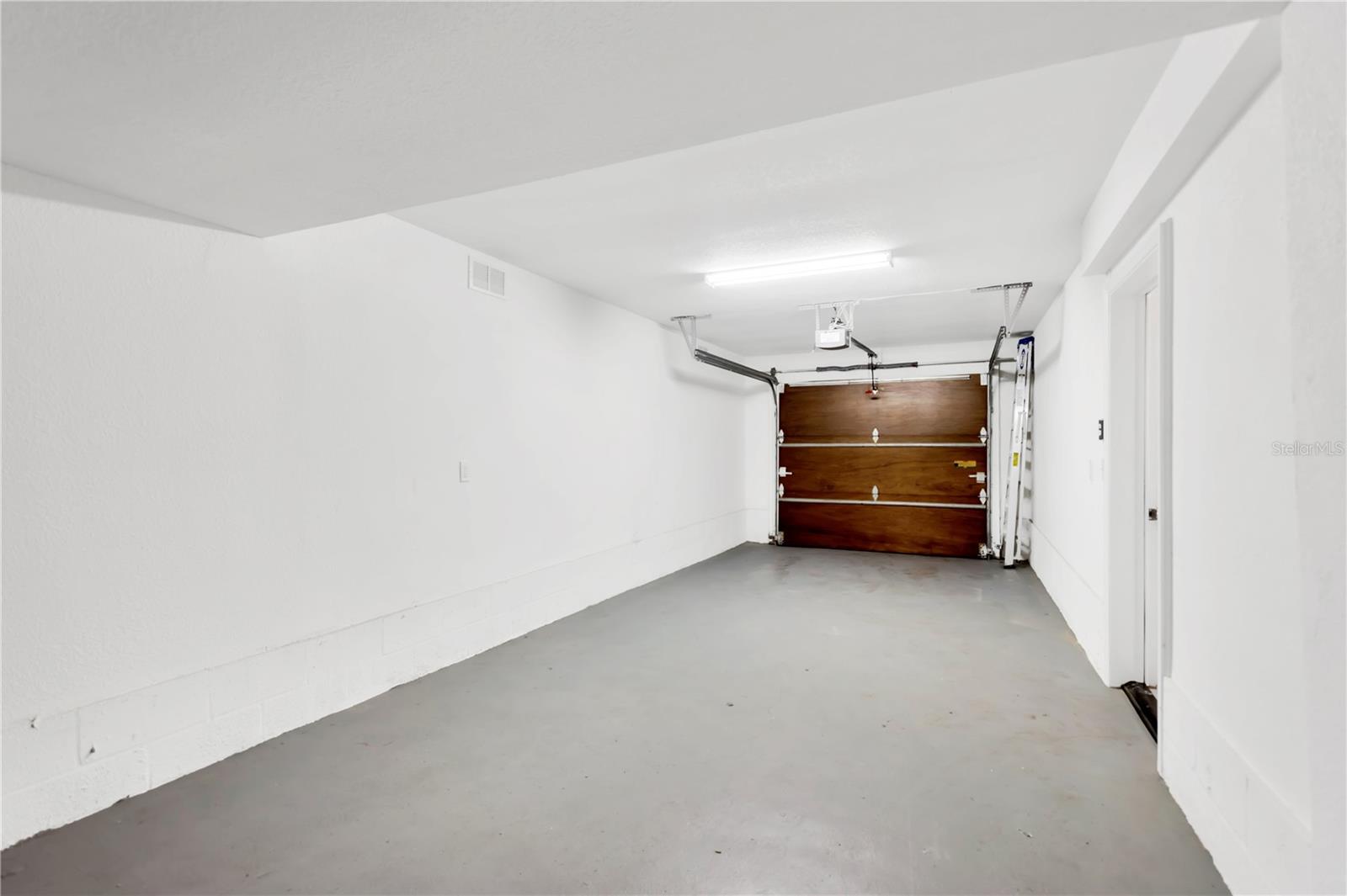 304 W JEAN ST