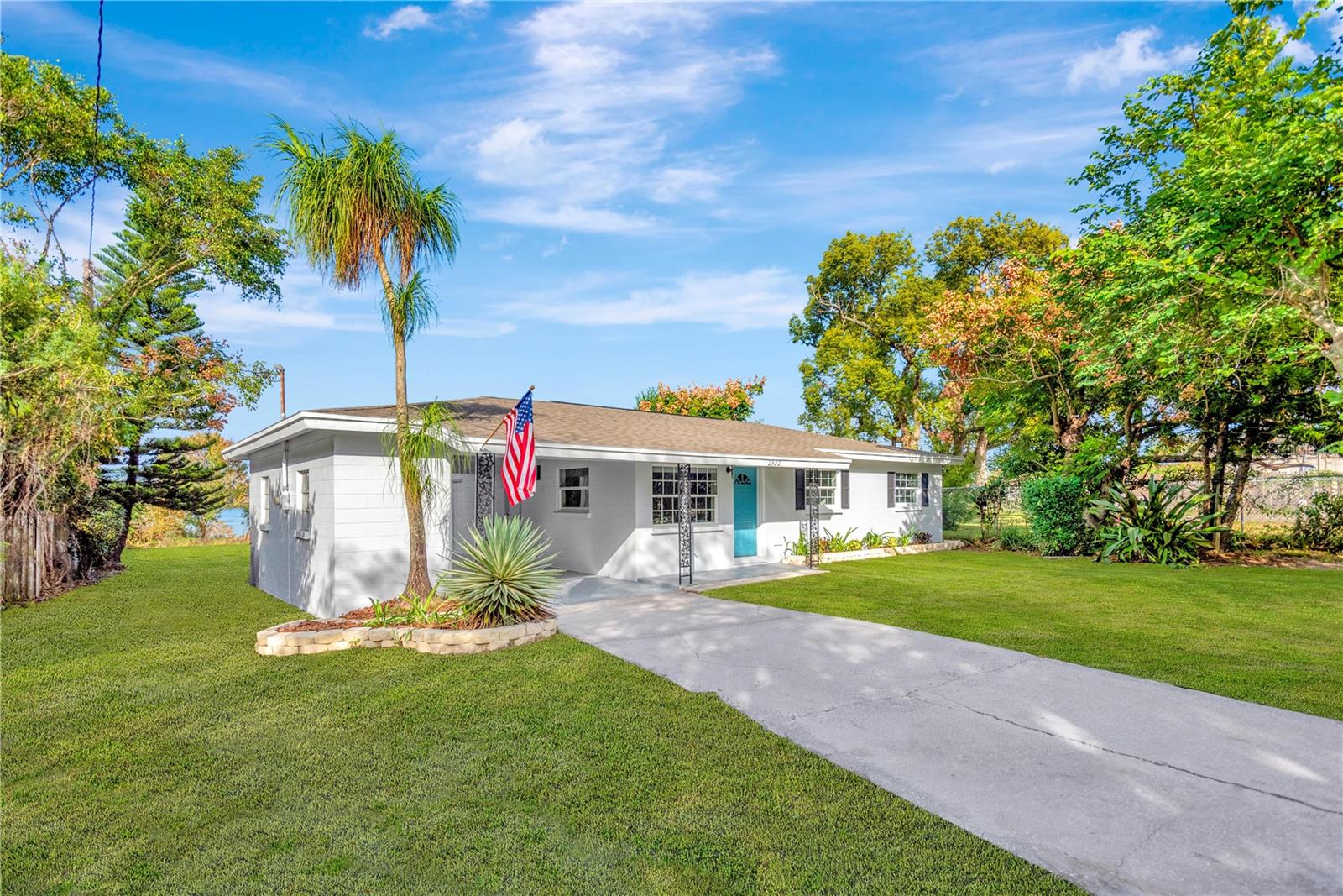 2522 S CRYSTAL LAKE DR