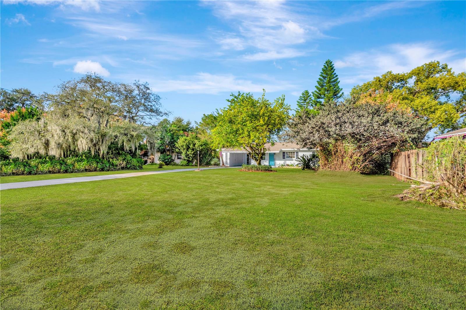 2522 S CRYSTAL LAKE DR
