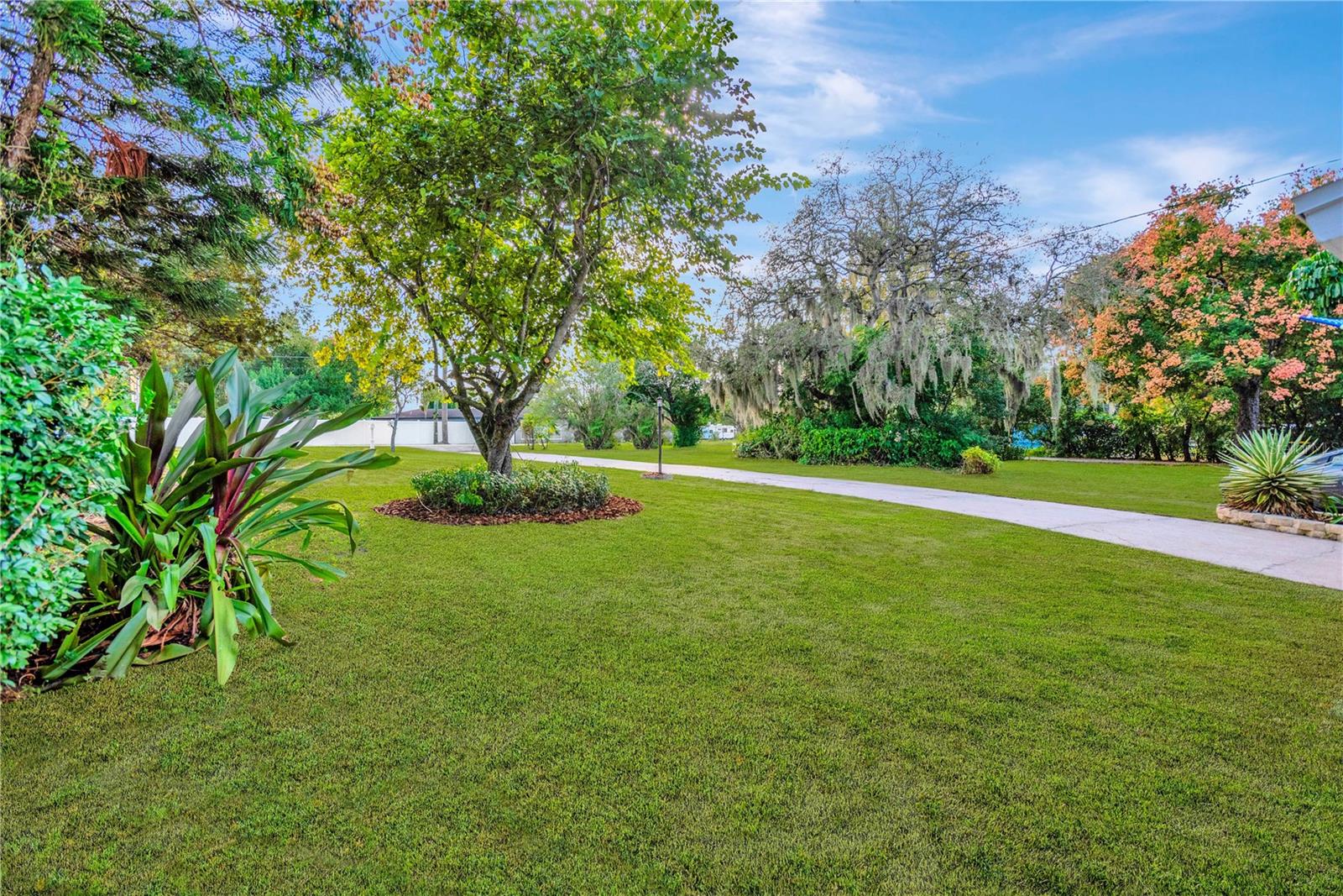 2522 S CRYSTAL LAKE DR
