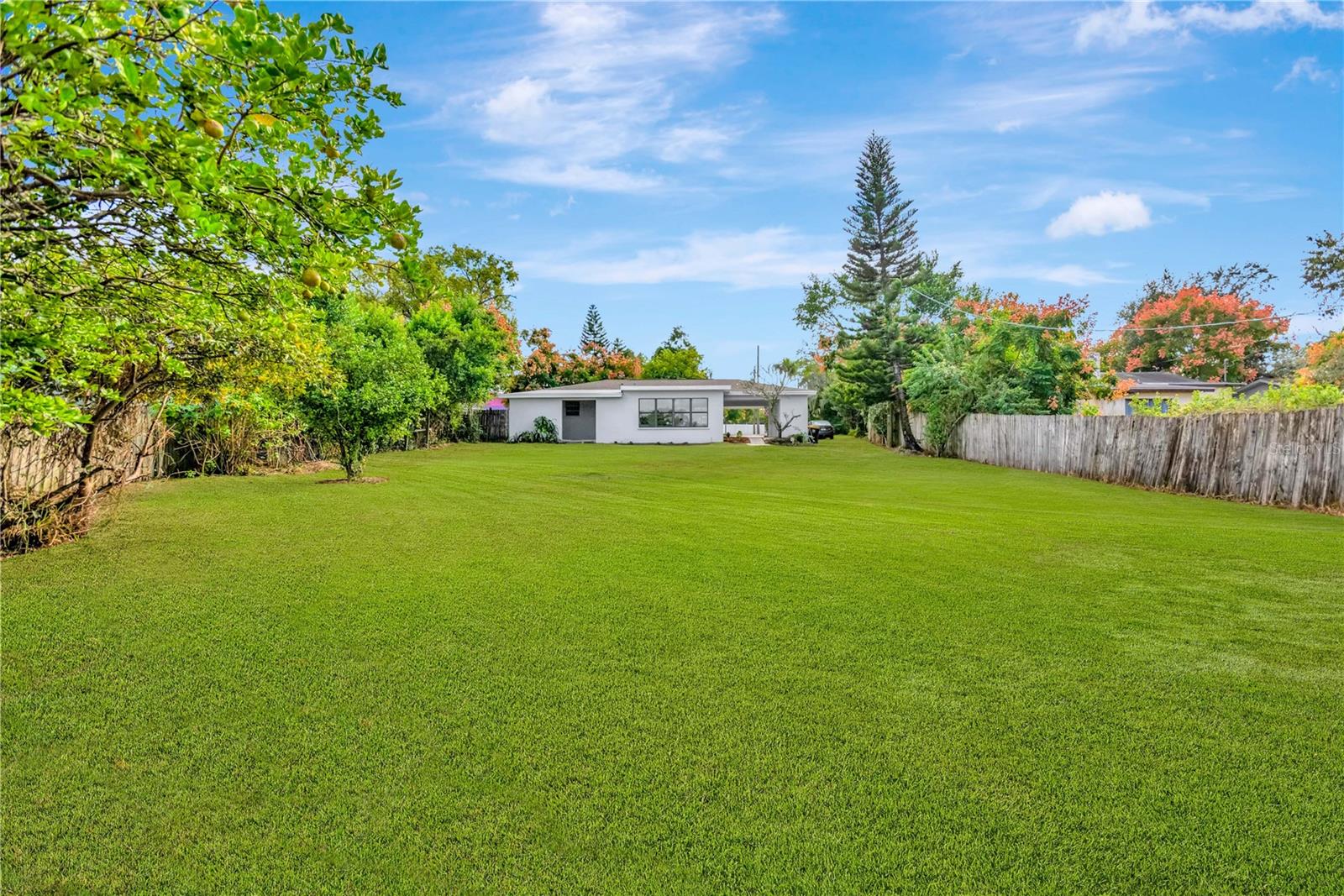 2522 S CRYSTAL LAKE DR