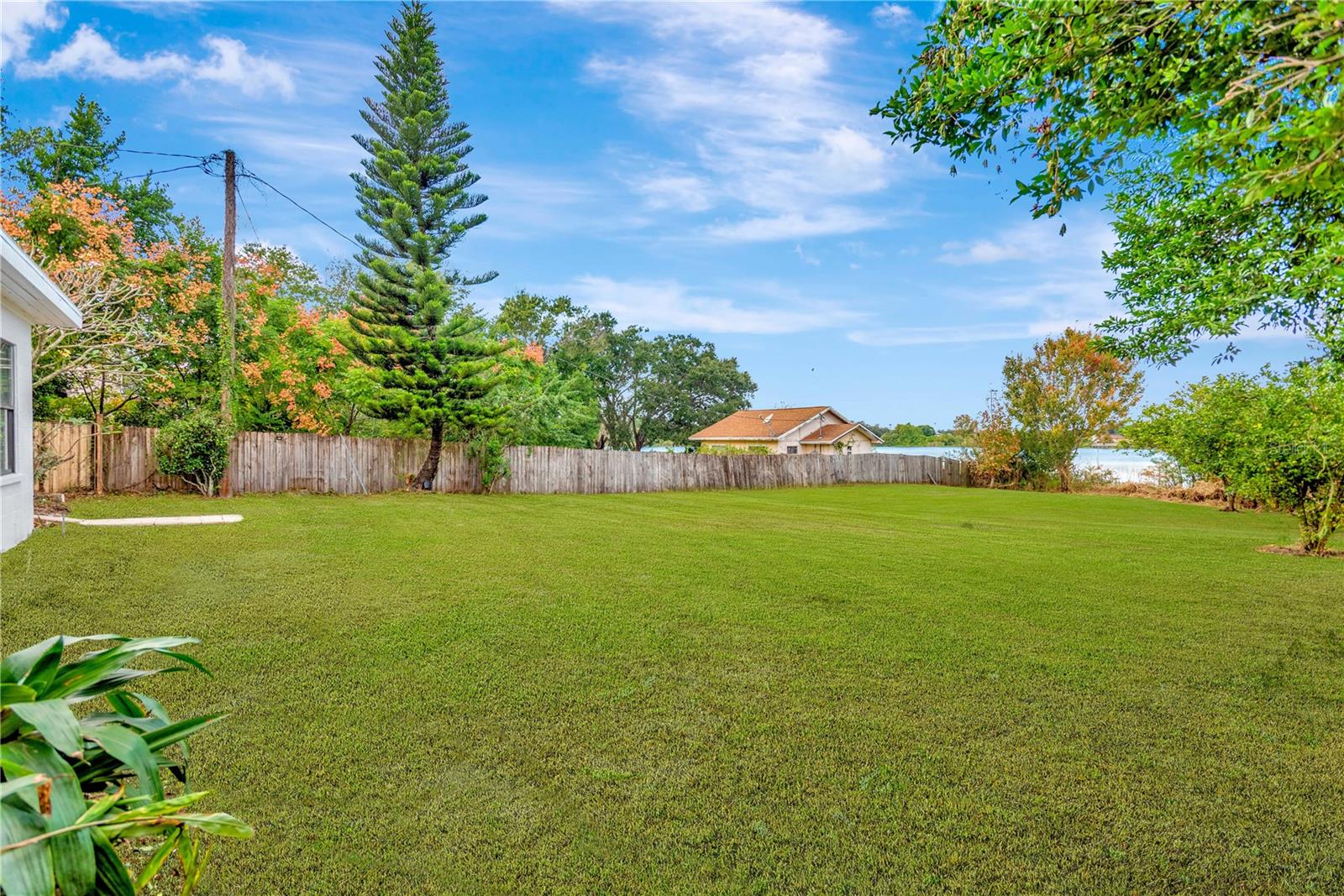 2522 S CRYSTAL LAKE DR