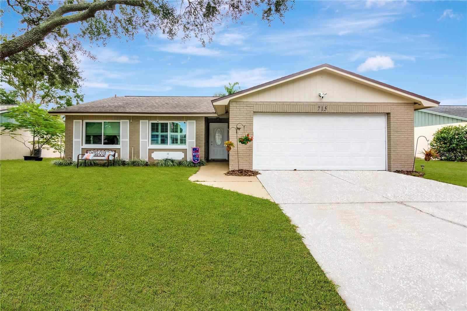 715 BREEZY DR