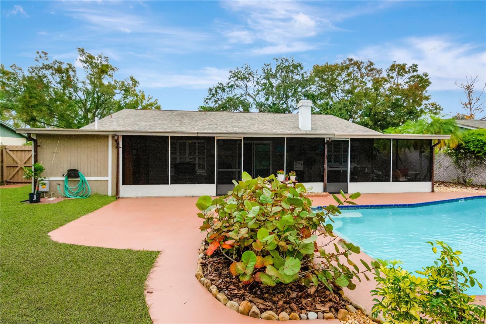 715 BREEZY DR