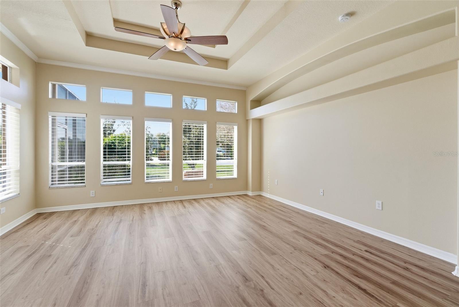 915 VISTA VERDE LN