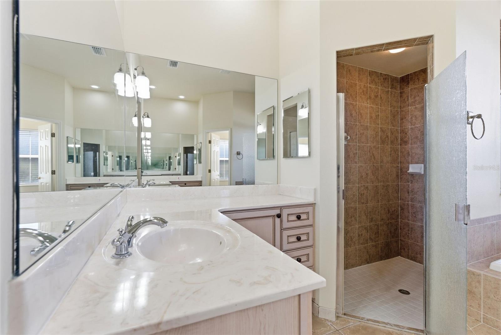 915 VISTA VERDE LN