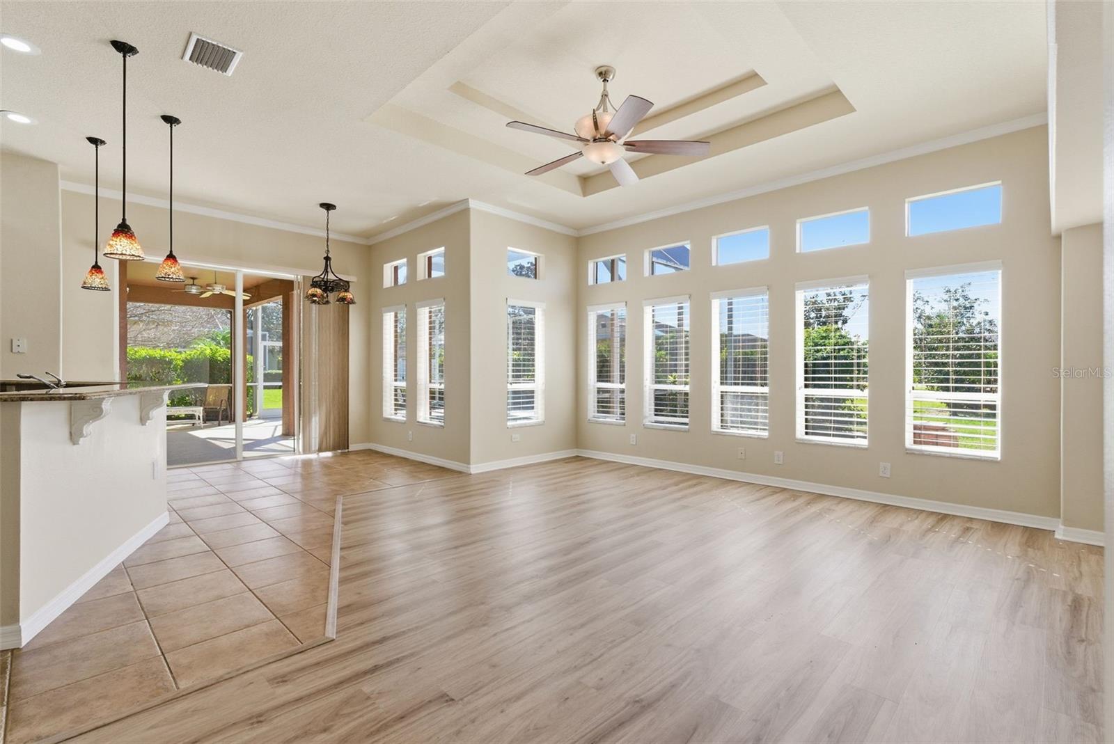 915 VISTA VERDE LN