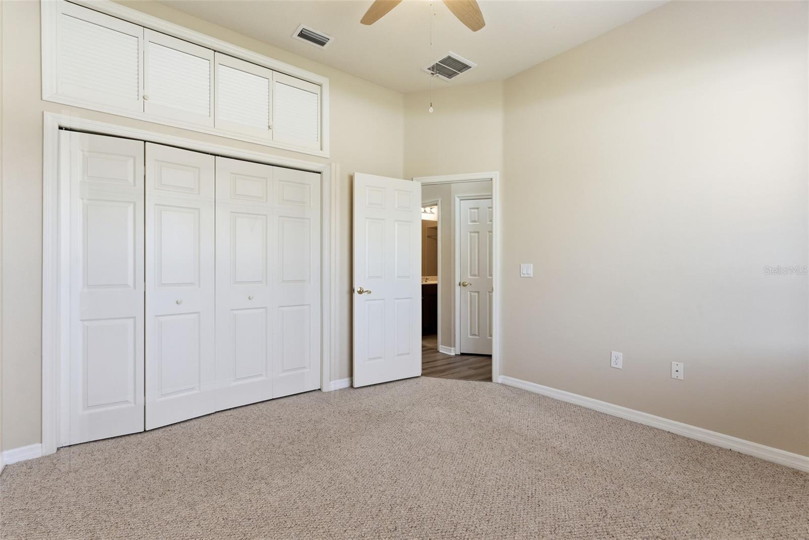 915 VISTA VERDE LN