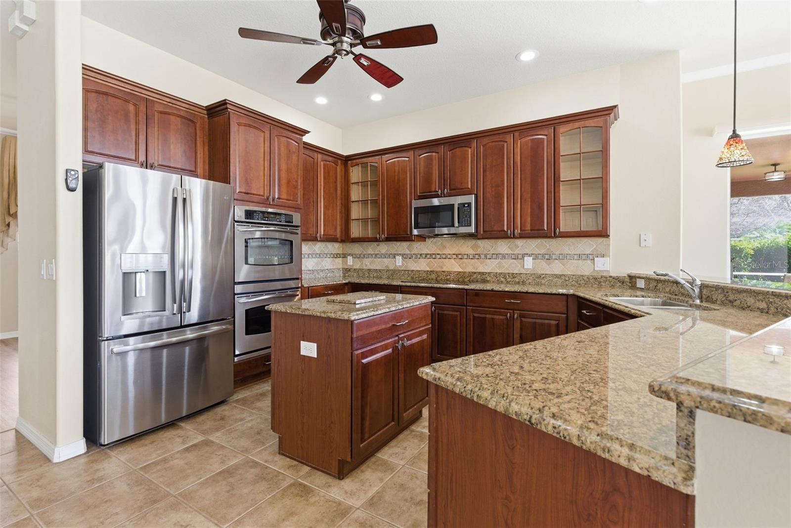 915 VISTA VERDE LN