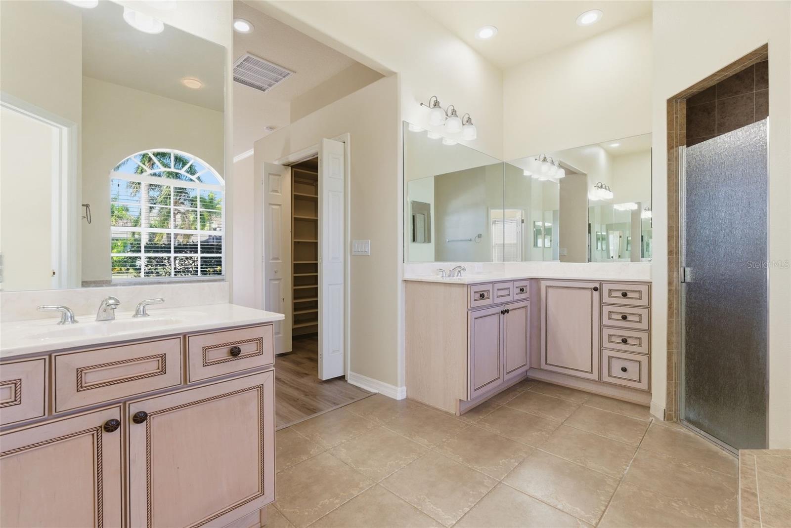915 VISTA VERDE LN