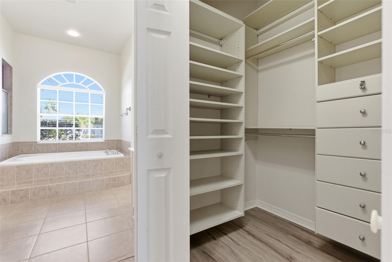 915 VISTA VERDE LN