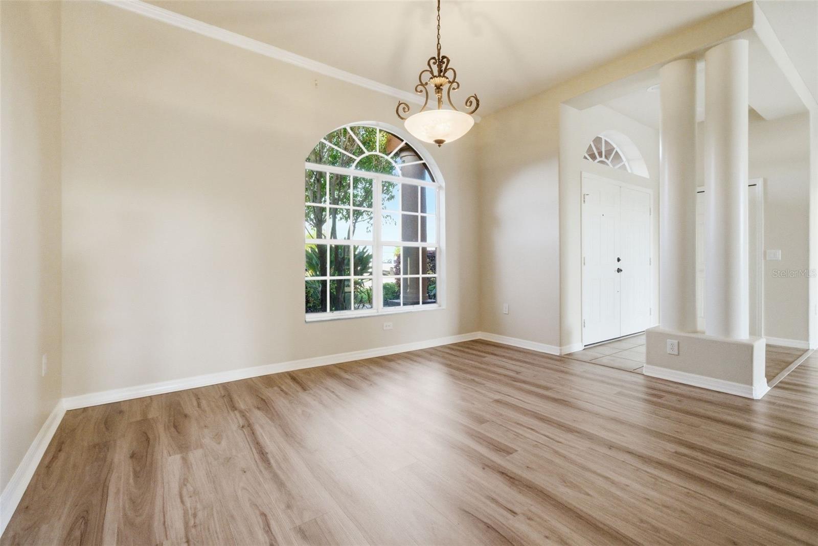 915 VISTA VERDE LN