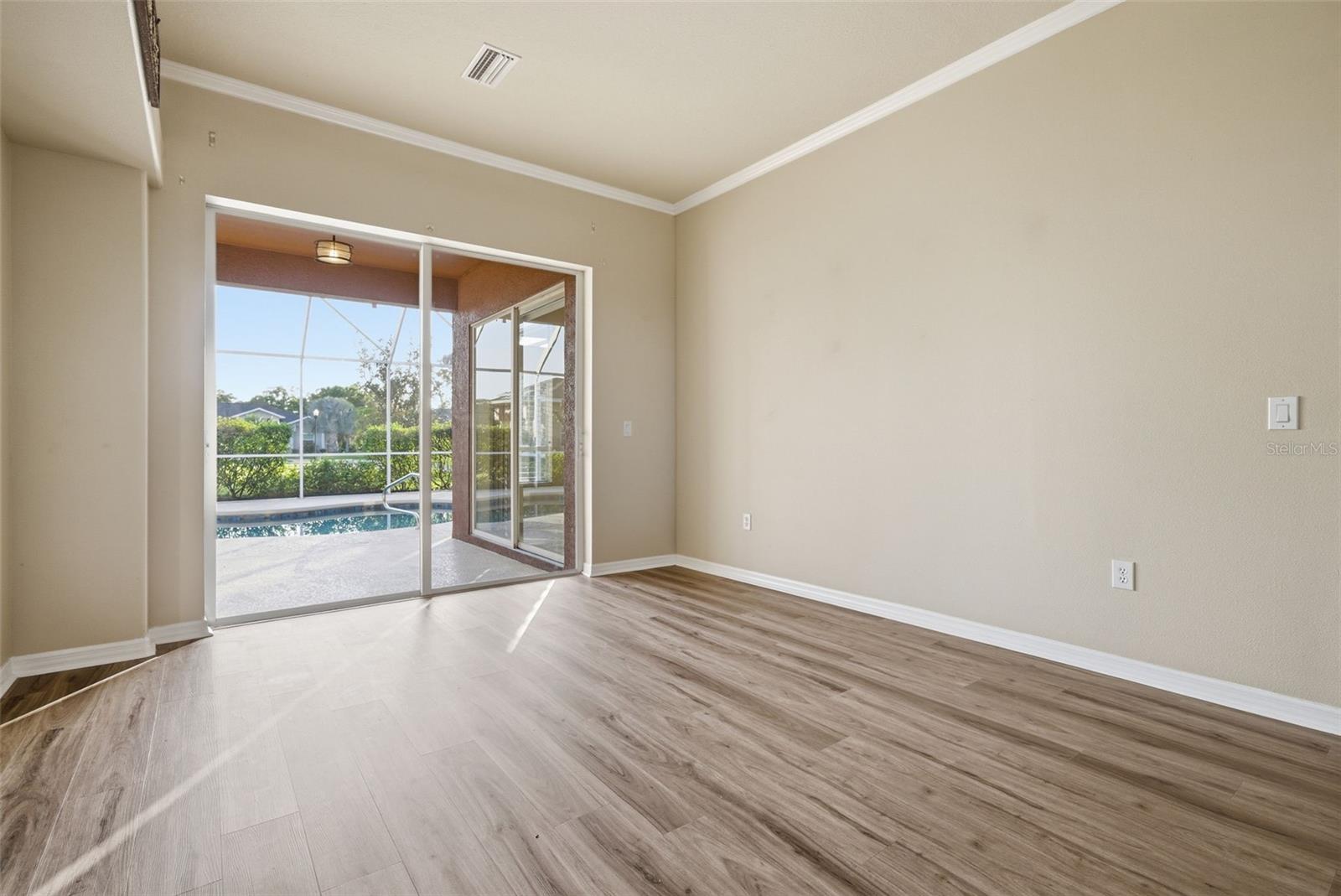 915 VISTA VERDE LN