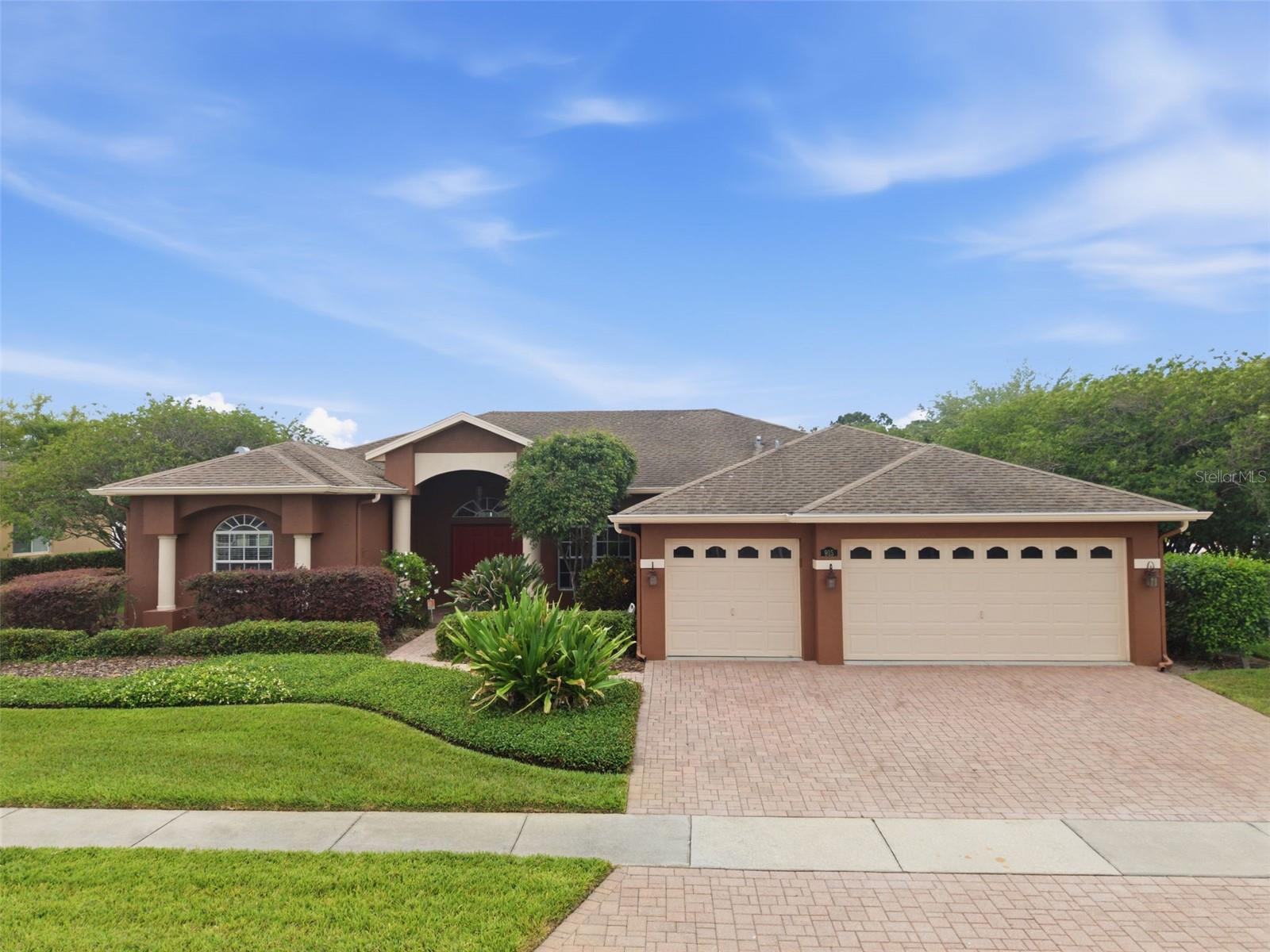 915 VISTA VERDE LN