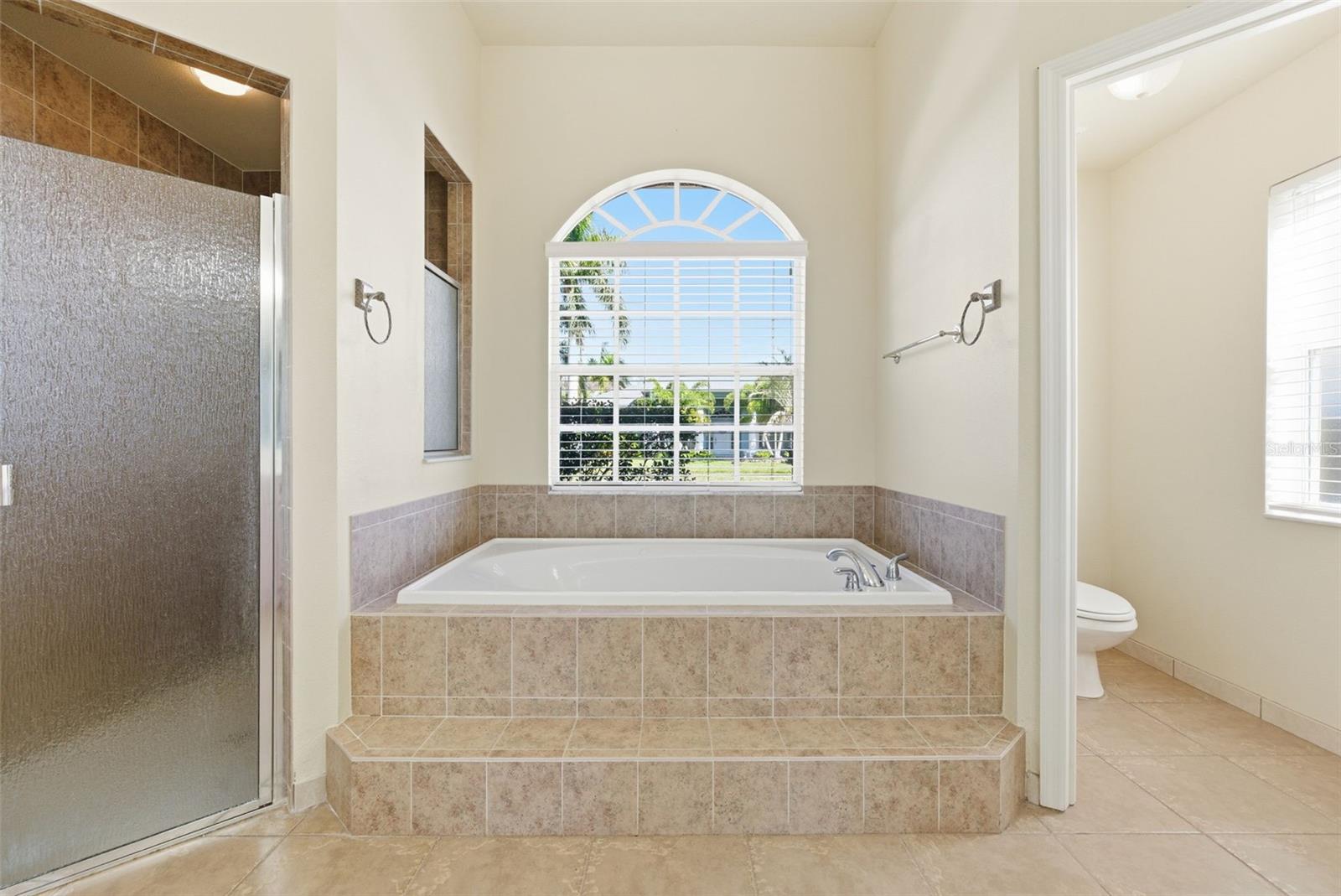 915 VISTA VERDE LN