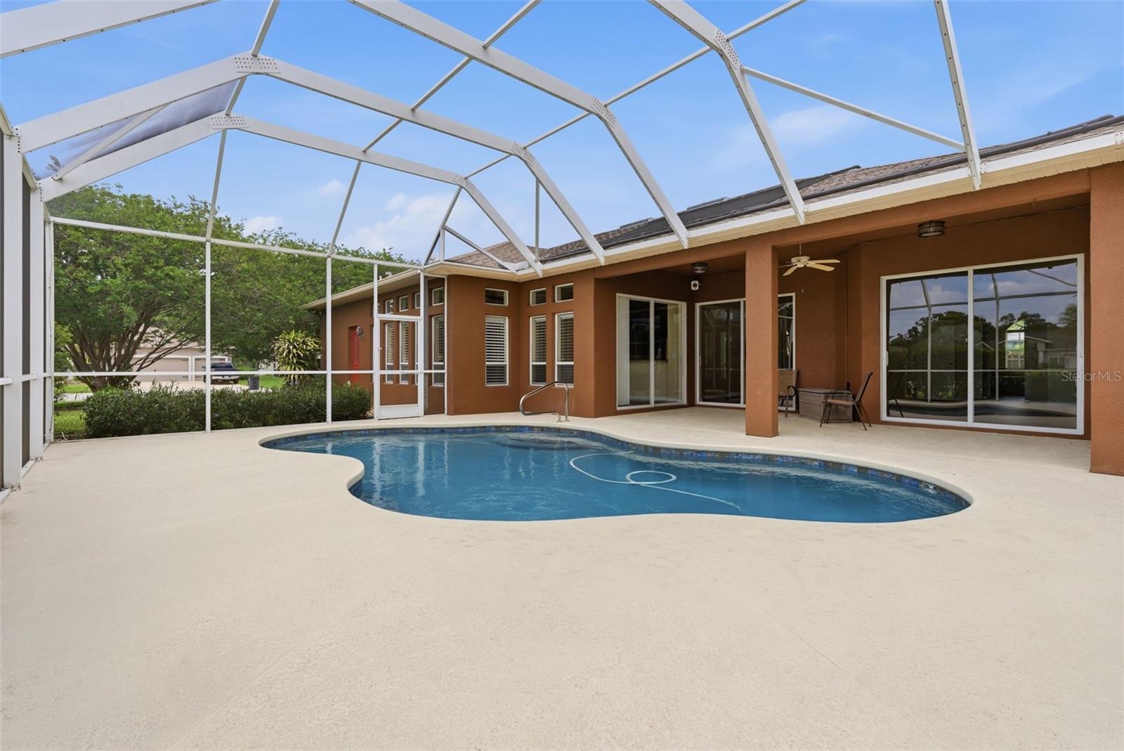 915 VISTA VERDE LN