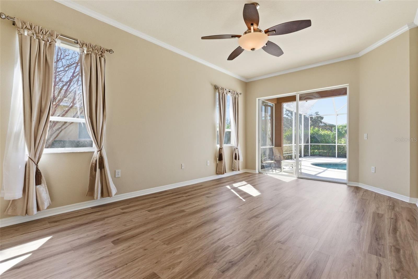 915 VISTA VERDE LN