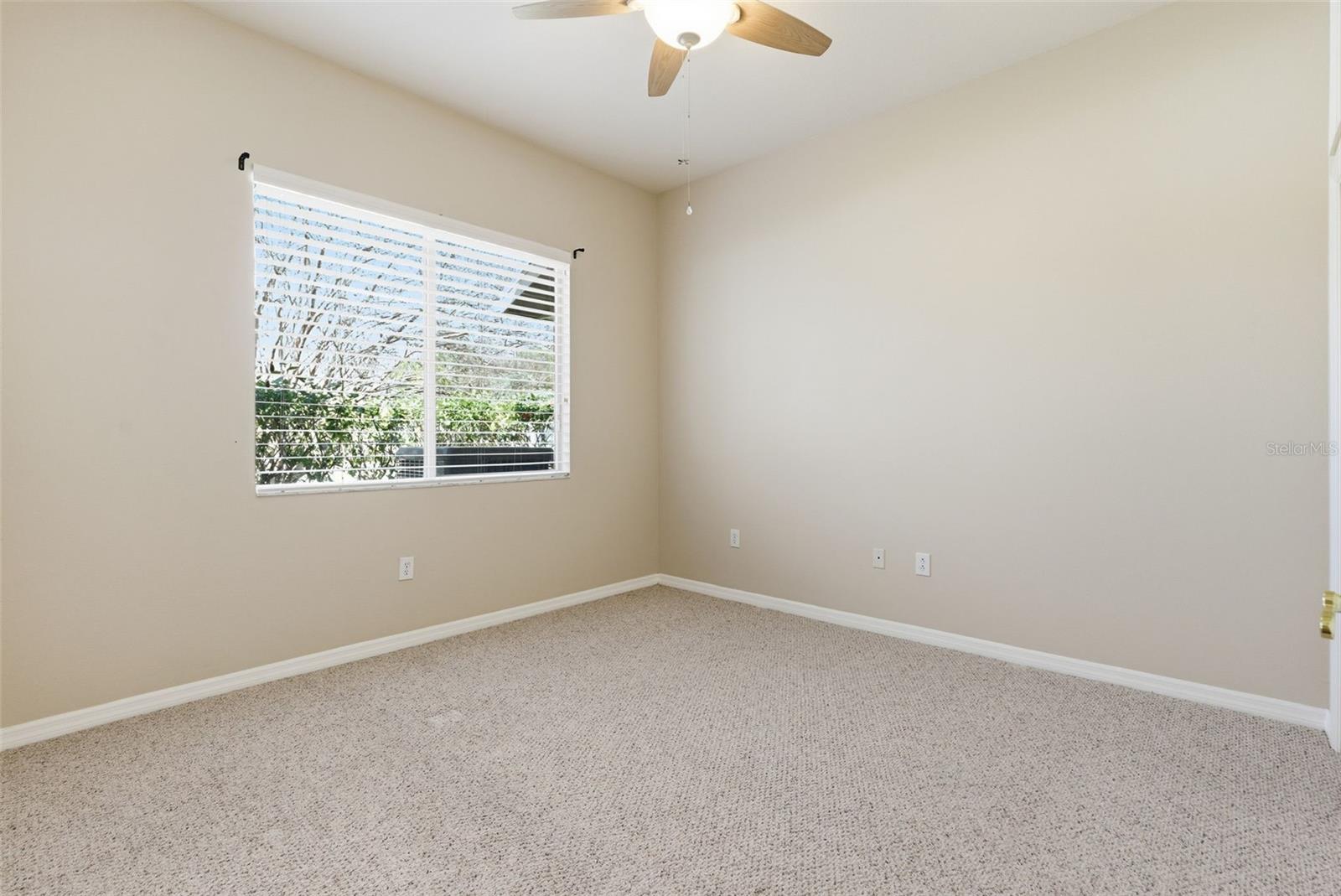915 VISTA VERDE LN