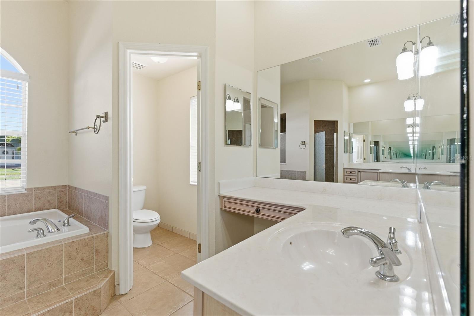 915 VISTA VERDE LN
