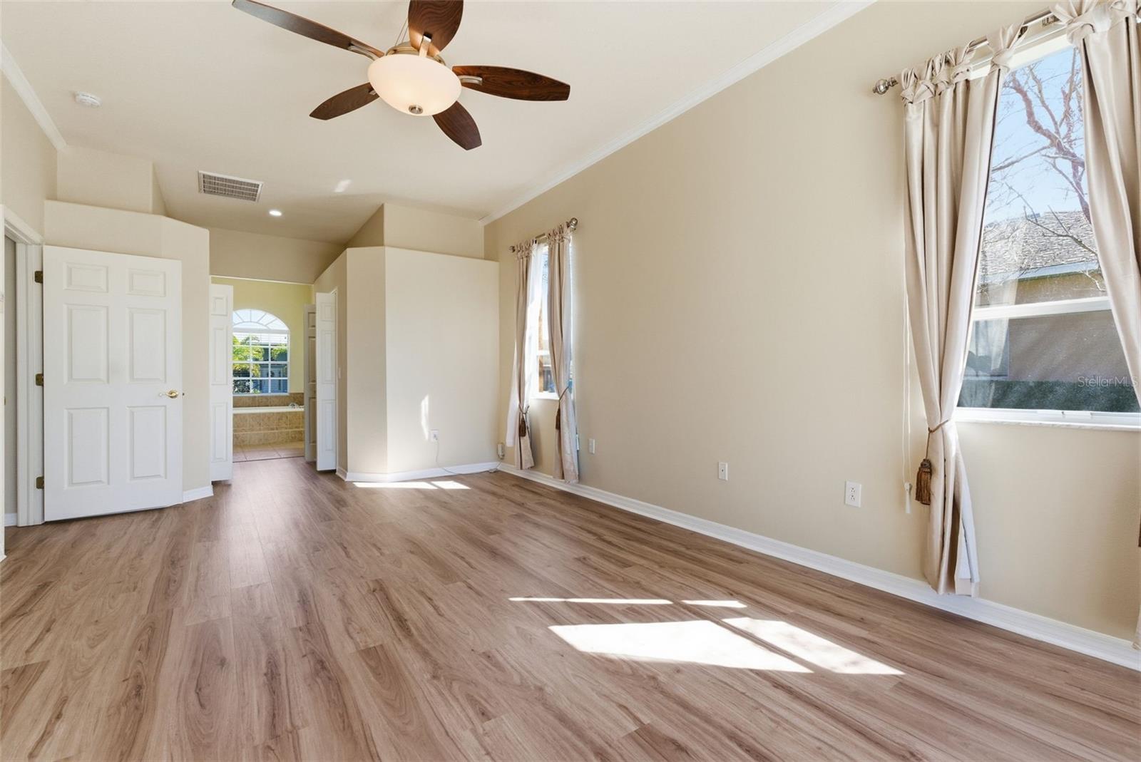 915 VISTA VERDE LN