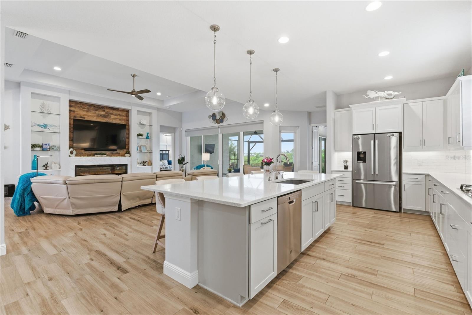 8245 GRANDE SHORES DR