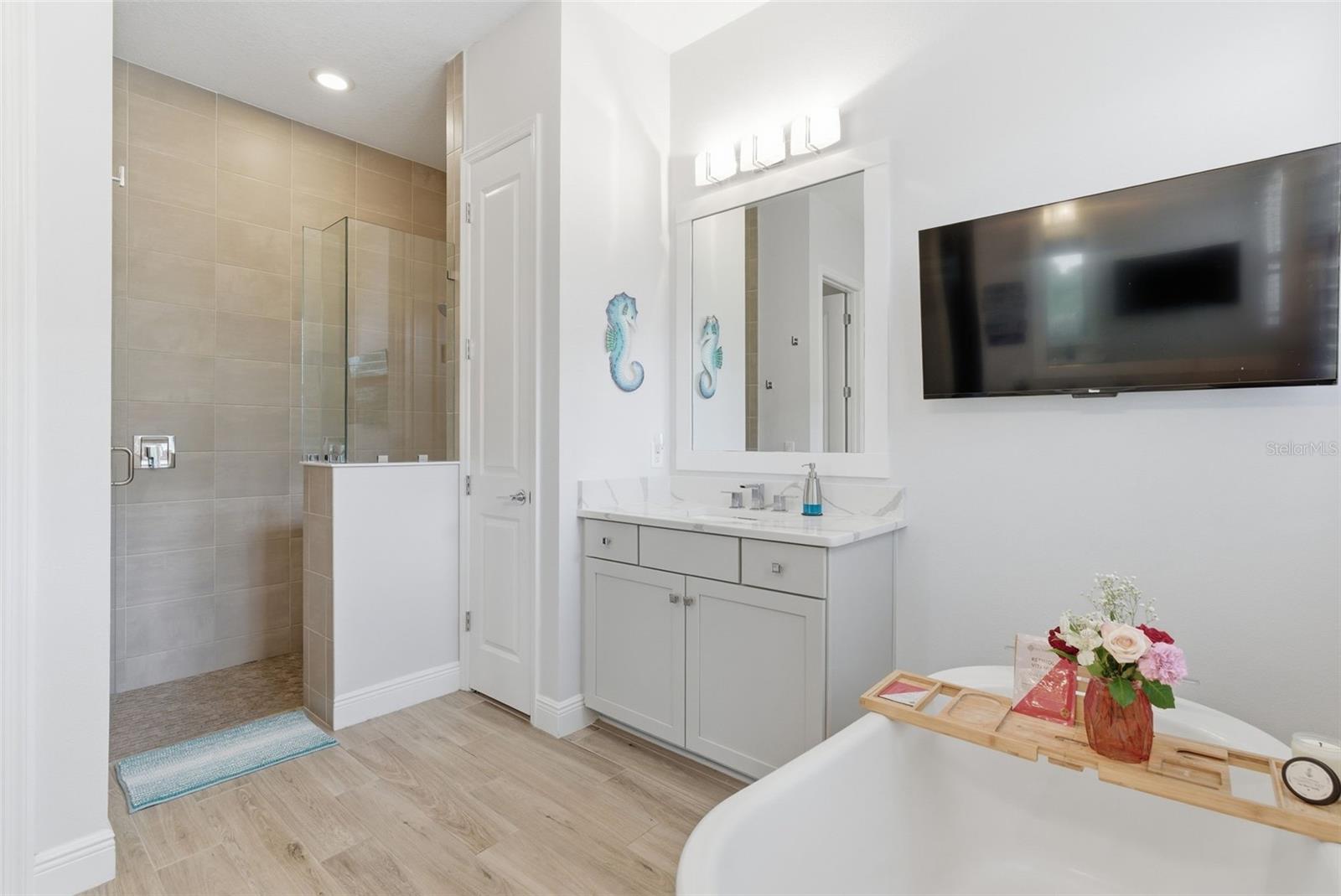 8245 GRANDE SHORES DR