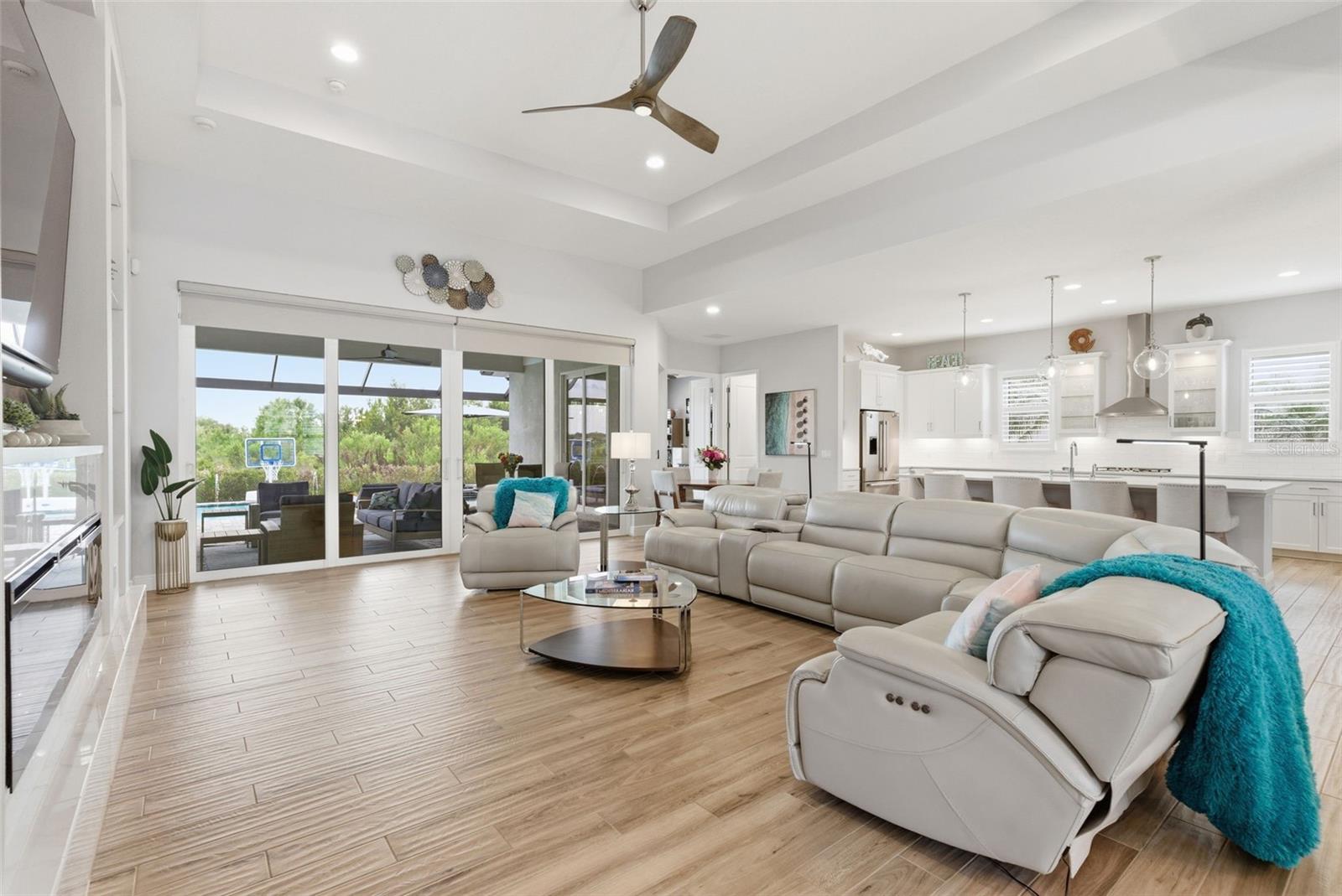 8245 GRANDE SHORES DR