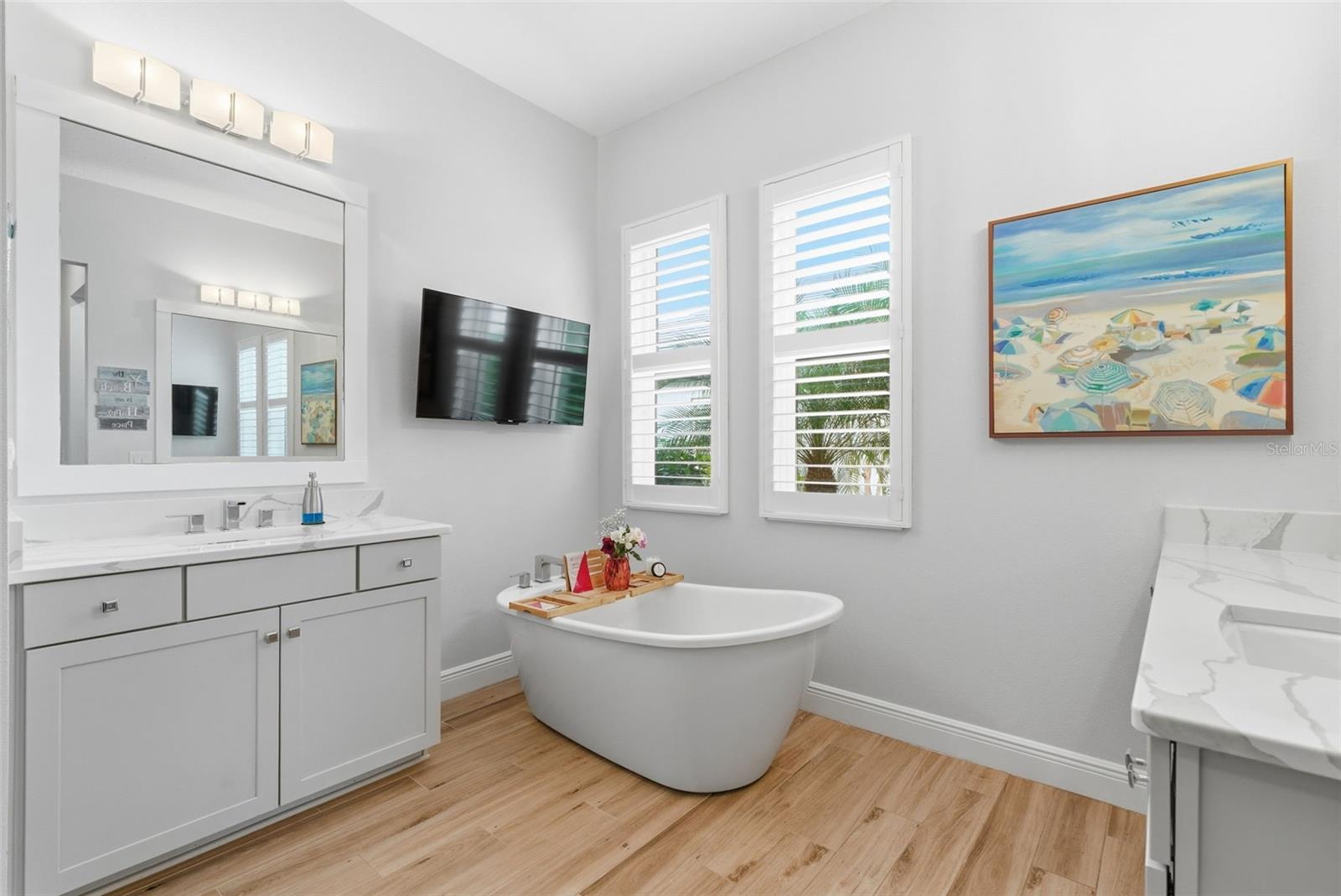 8245 GRANDE SHORES DR