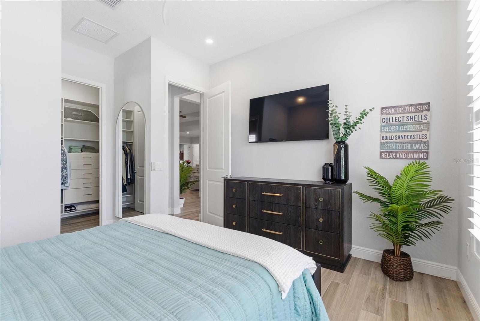 8245 GRANDE SHORES DR