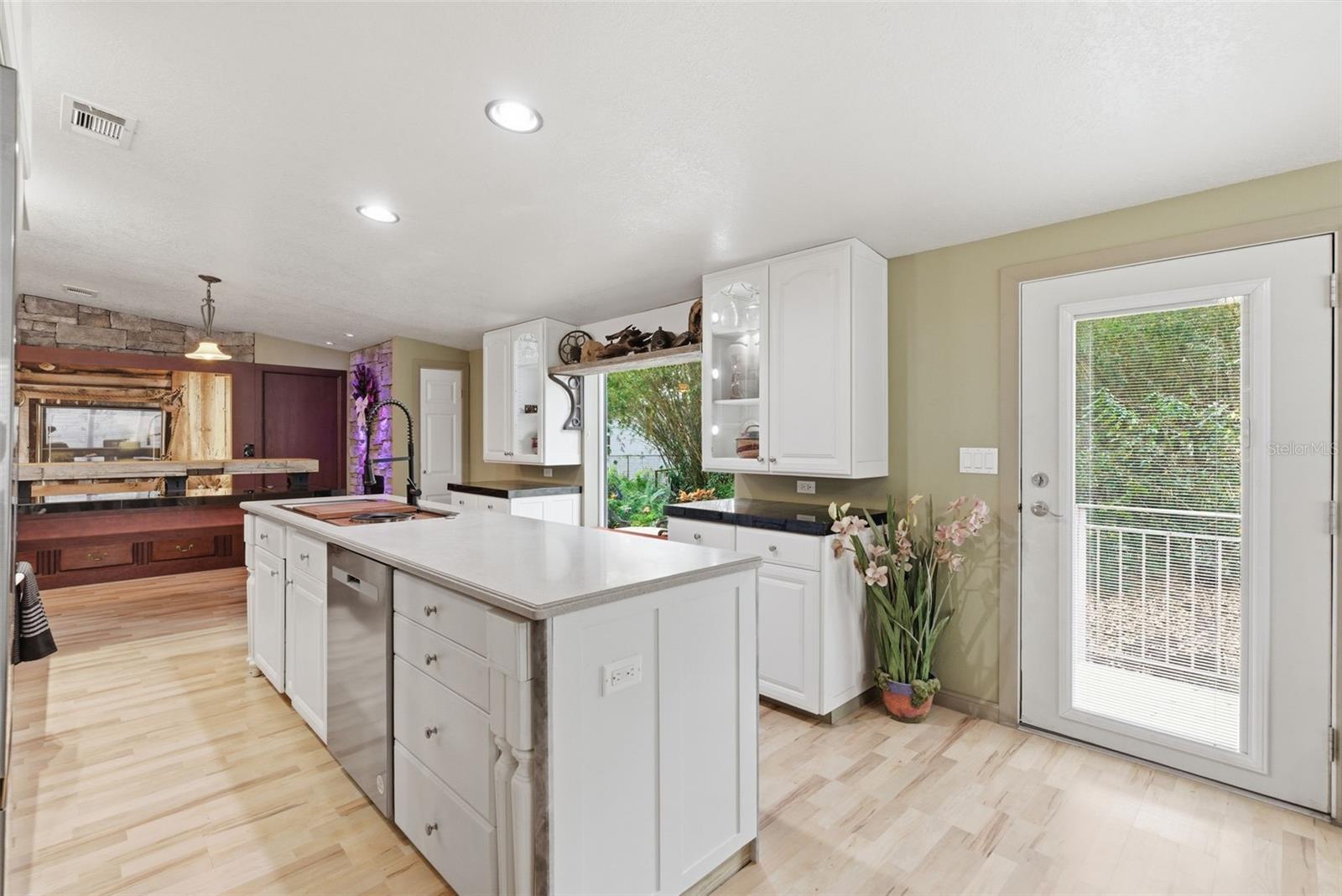 9101 WOOD TERRACE DR