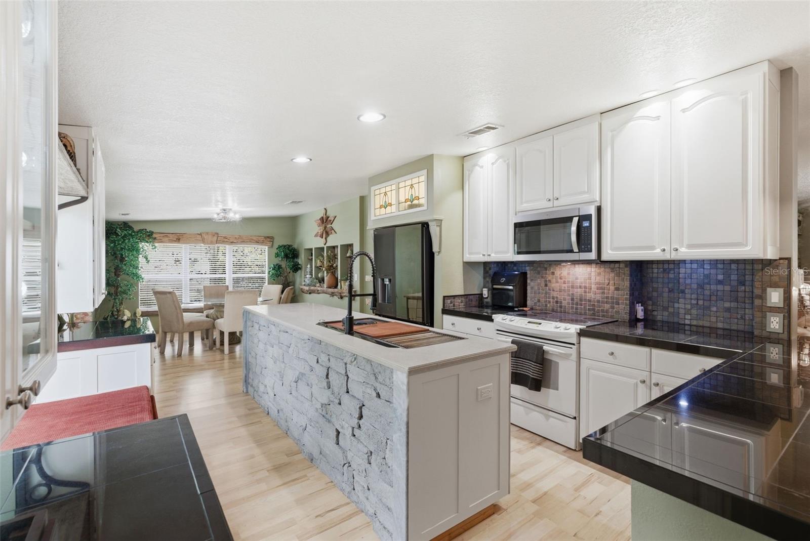 9101 WOOD TERRACE DR