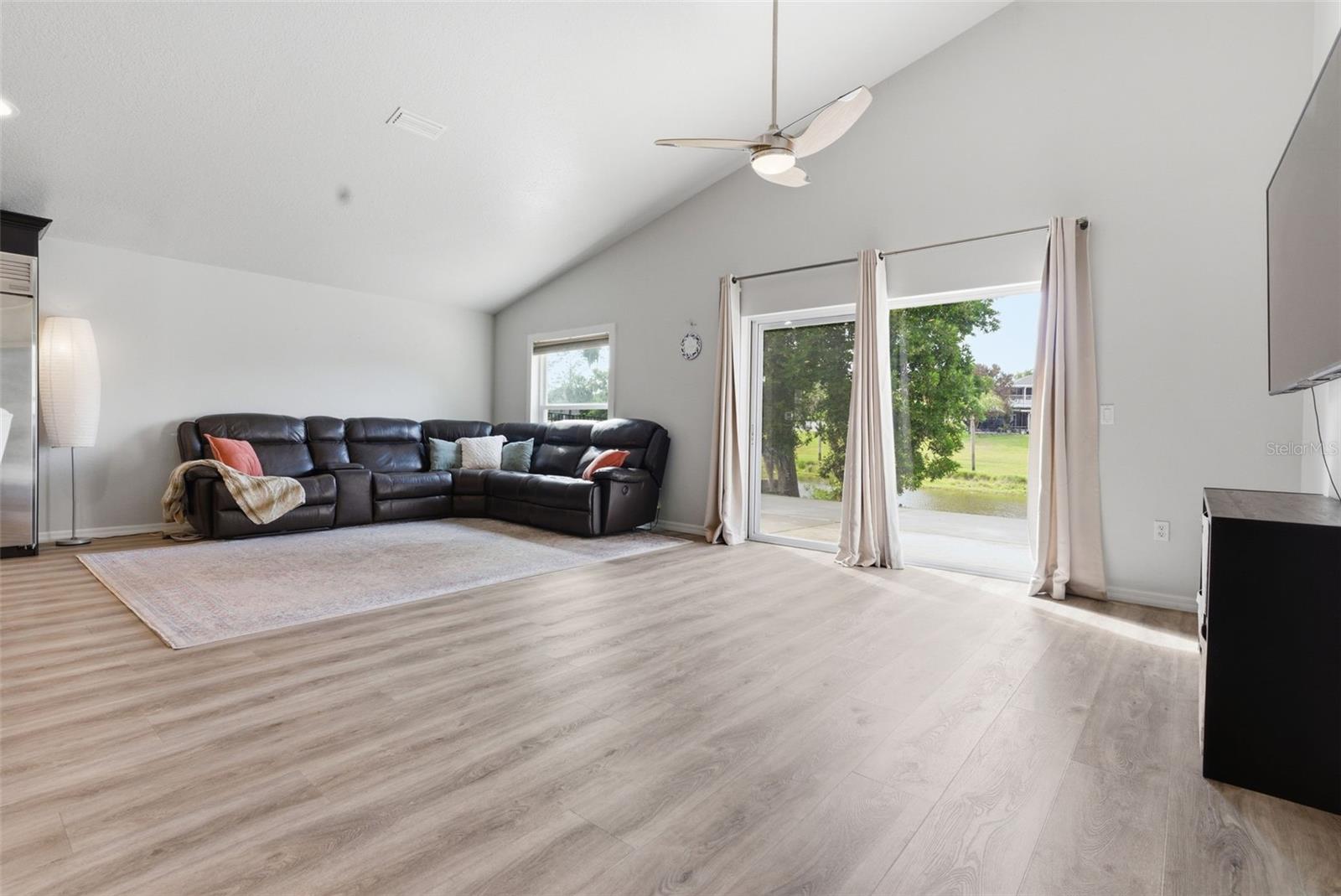 23450 CHERBOURG LOOP