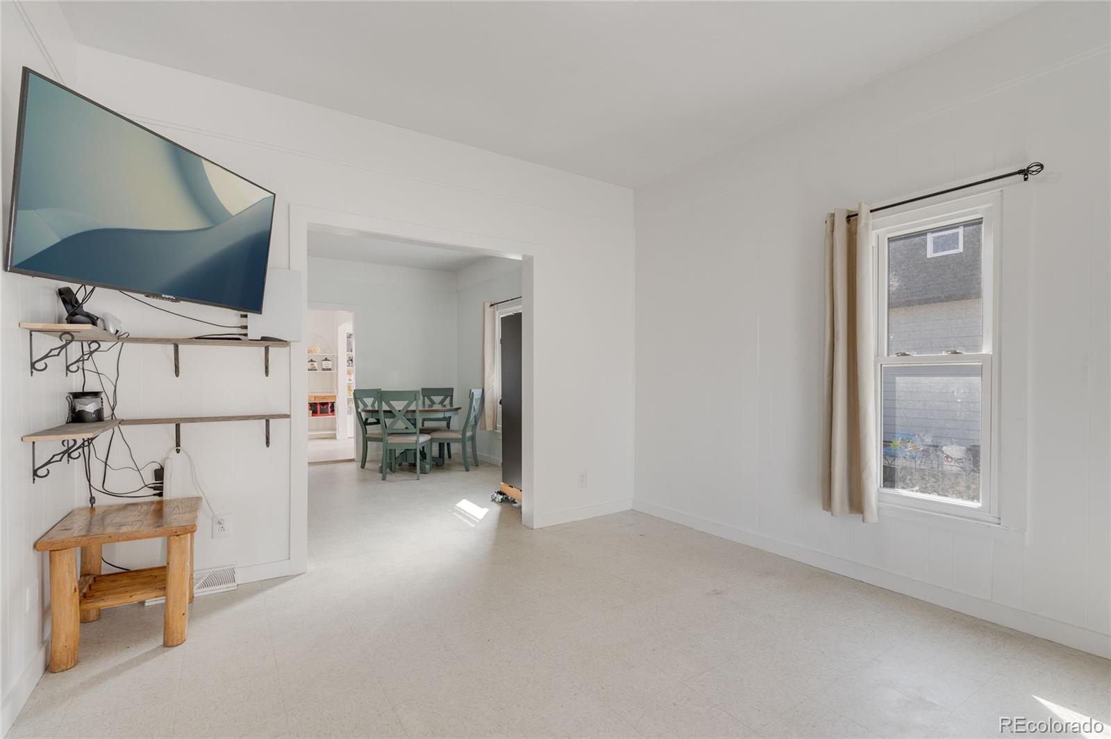 1984 Caroline Avenue