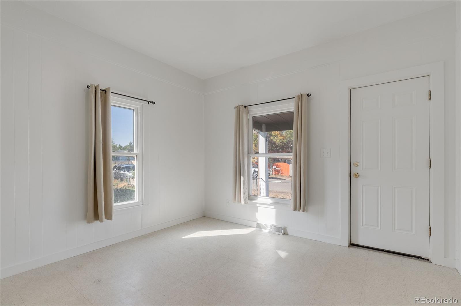 1984 Caroline Avenue