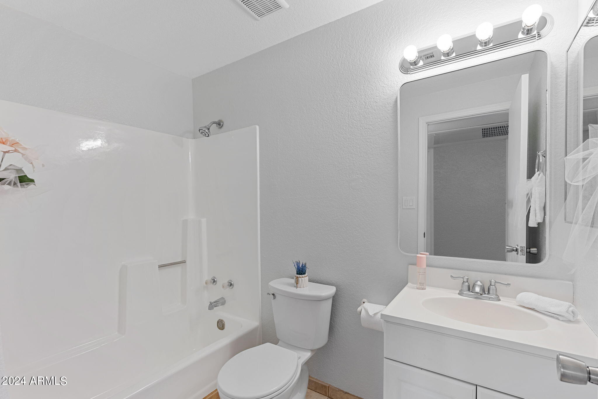 1402 S Jentilly Lane, 203