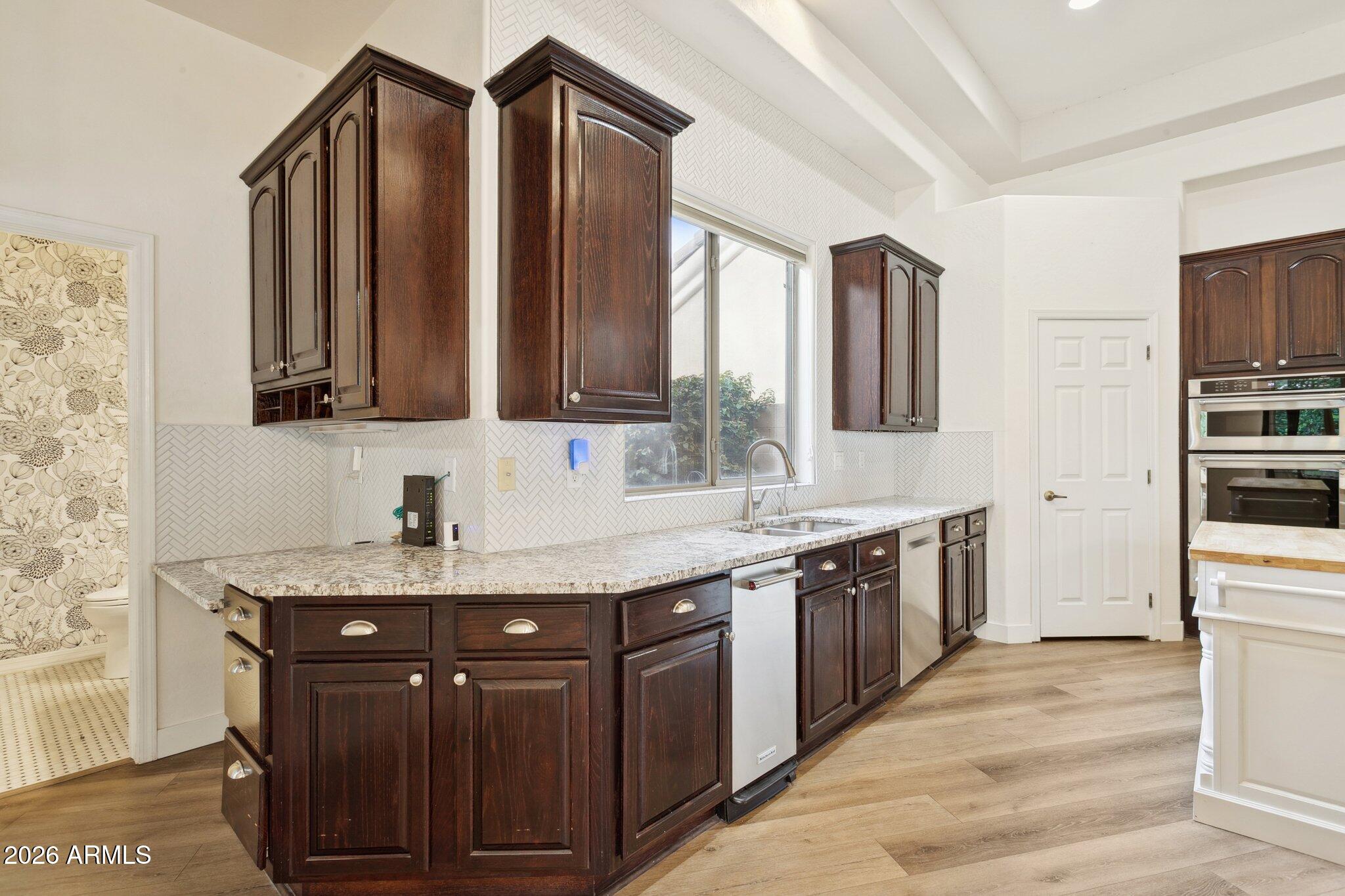2161 E MENLO Circle