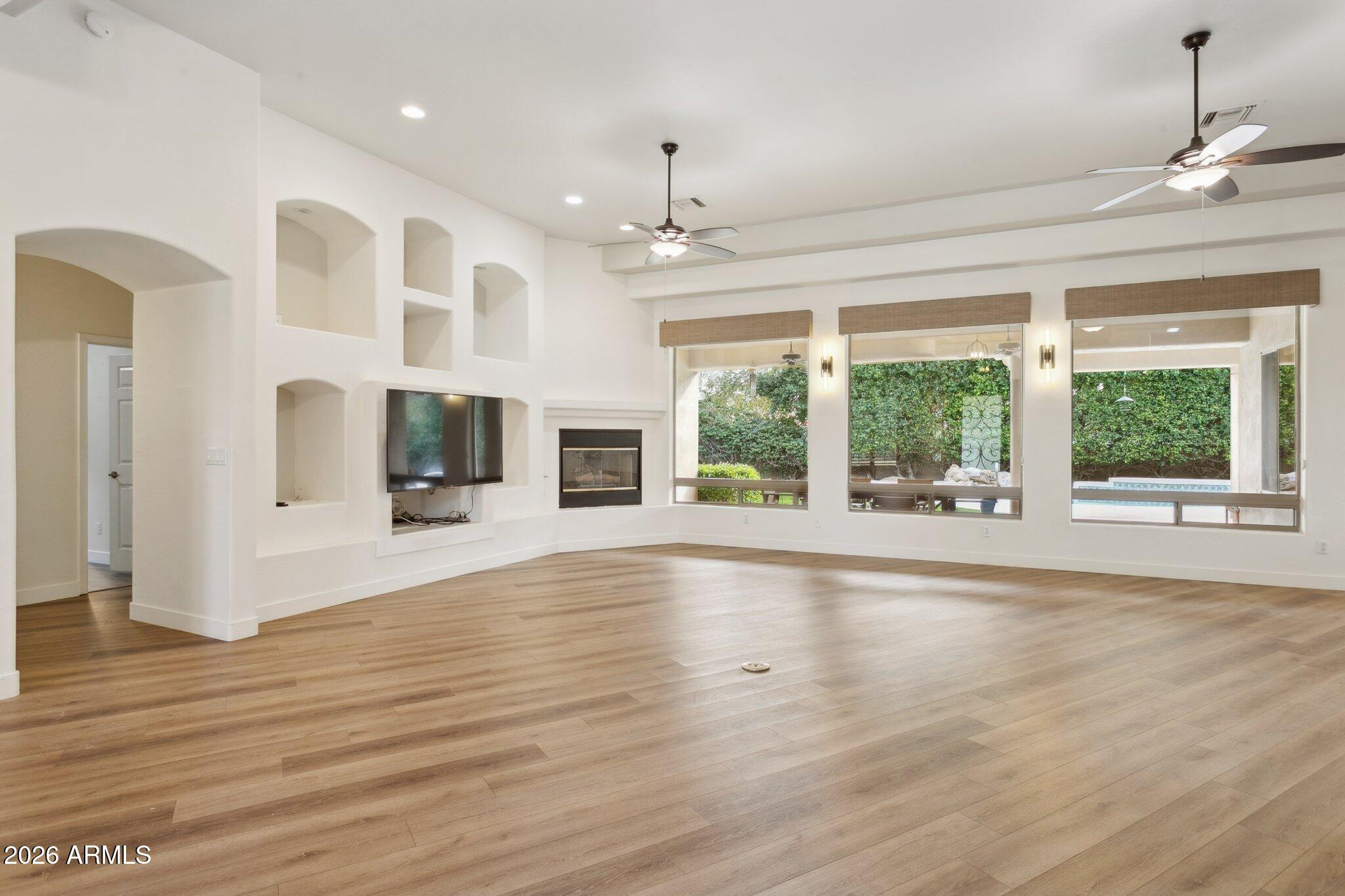 2161 E MENLO Circle