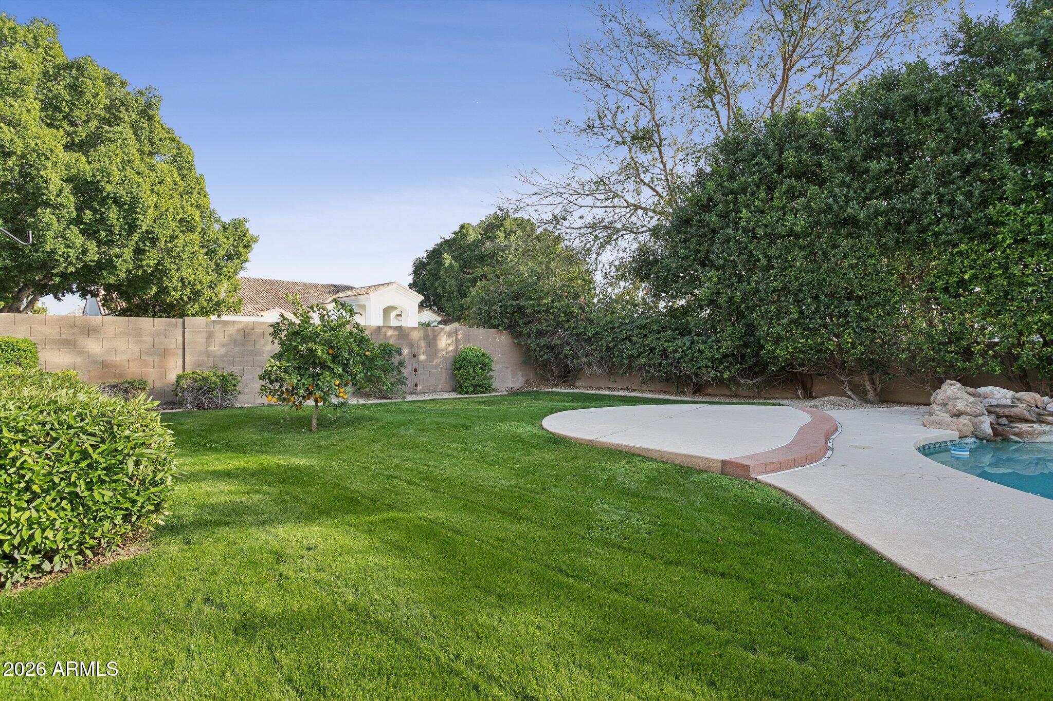 2161 E MENLO Circle