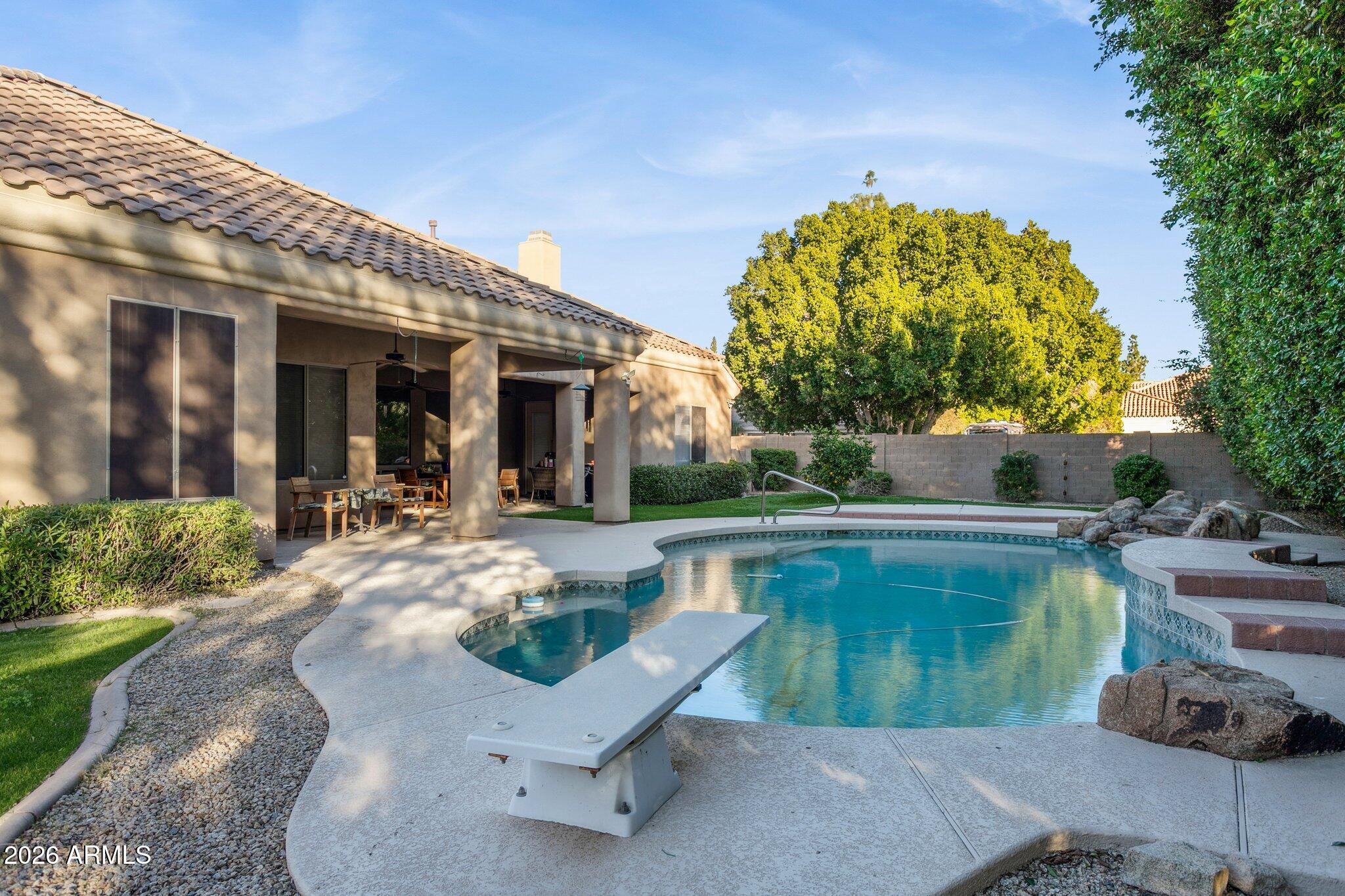 2161 E MENLO Circle