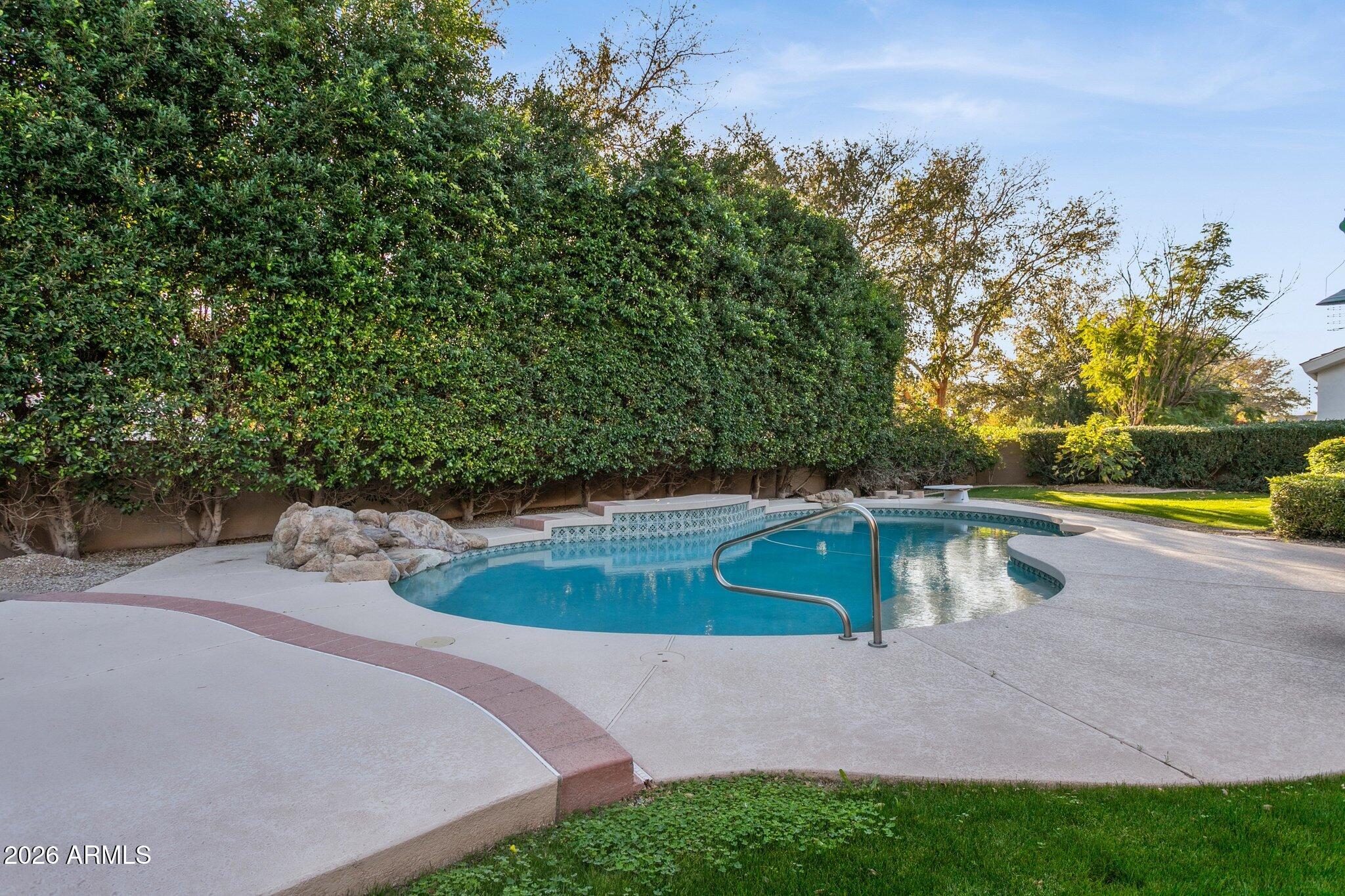 2161 E MENLO Circle