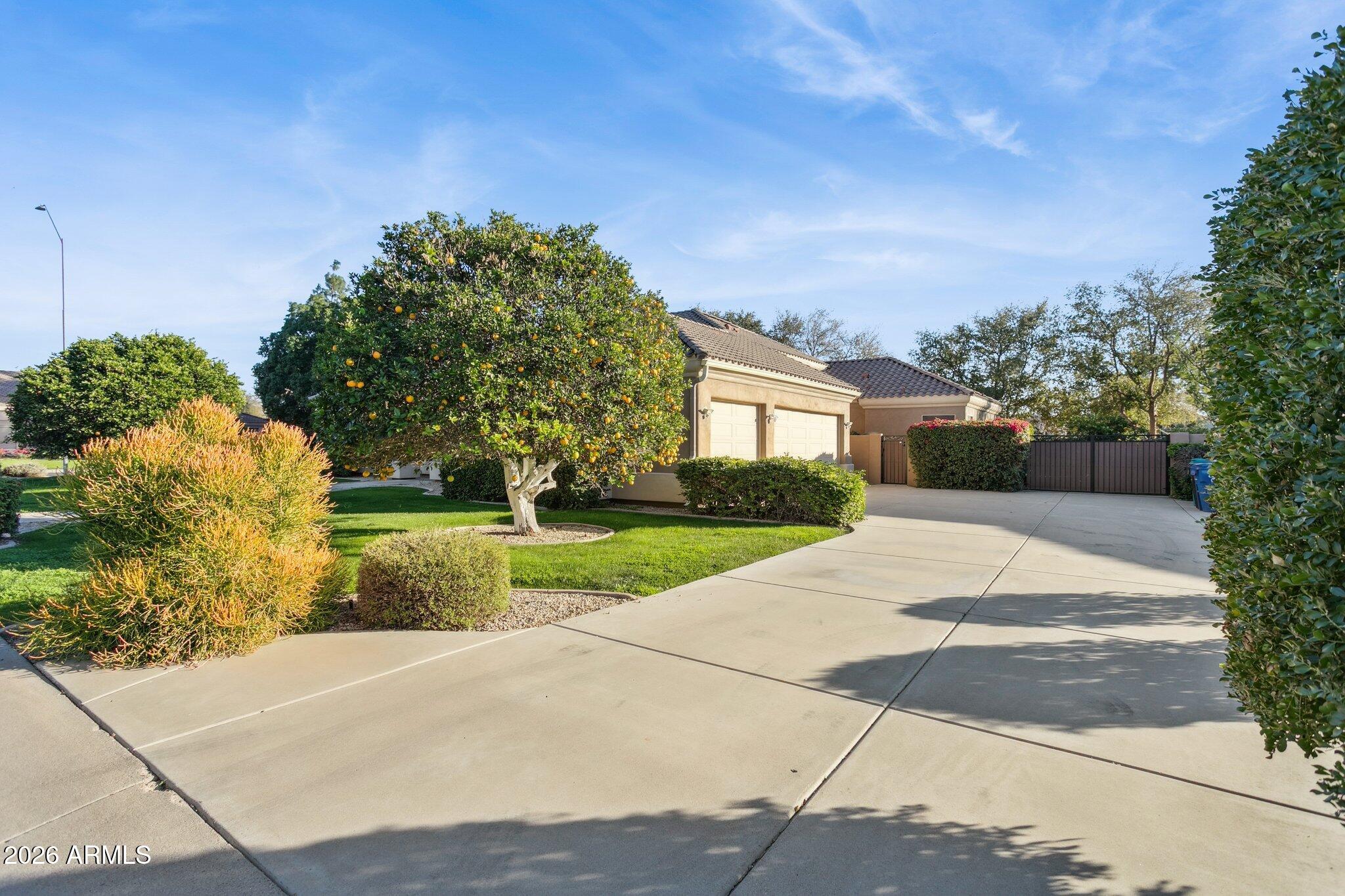 2161 E MENLO Circle
