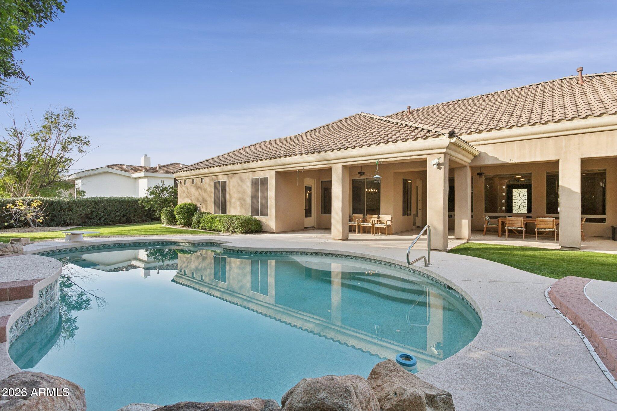 2161 E MENLO Circle