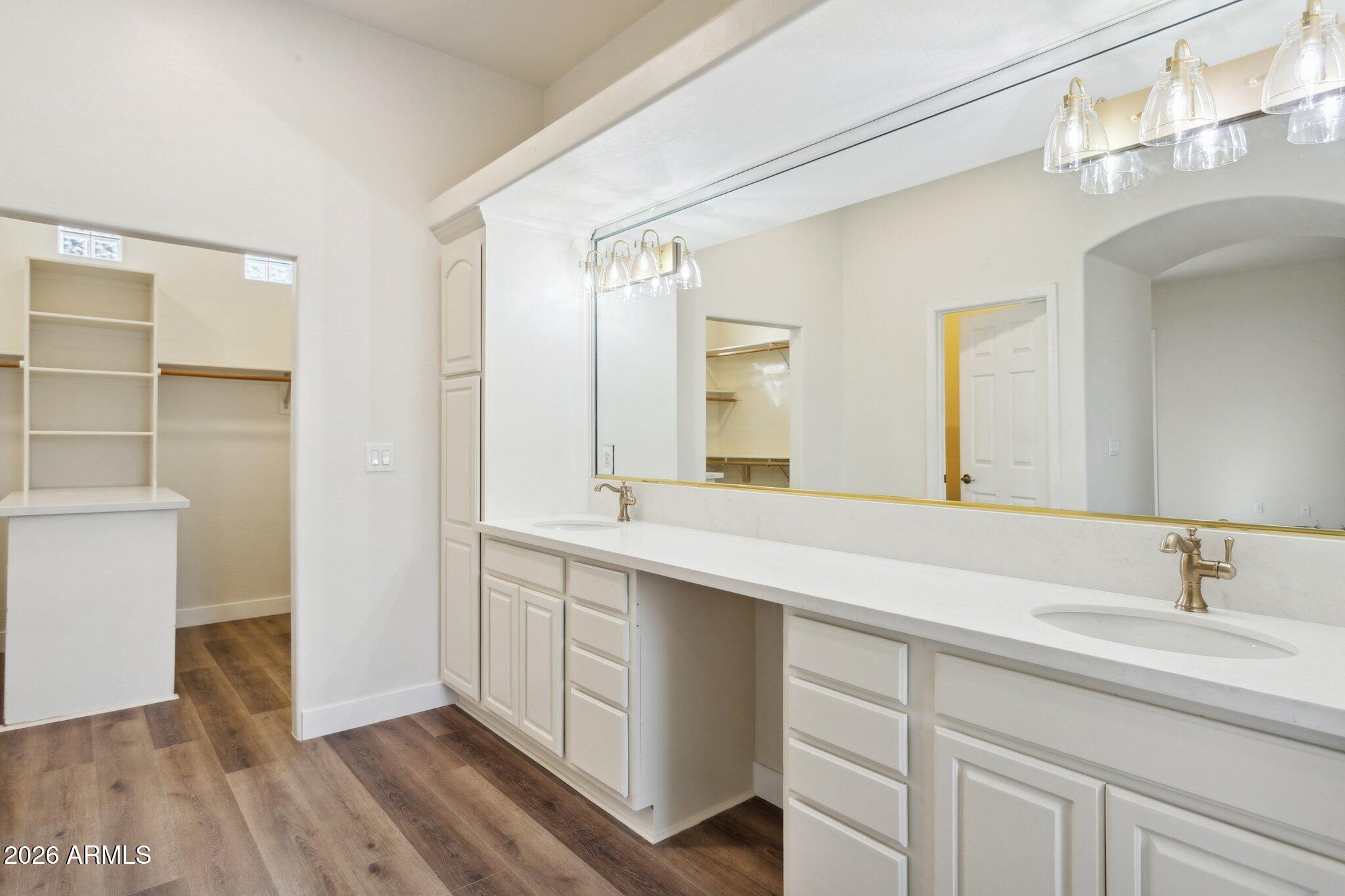2161 E MENLO Circle