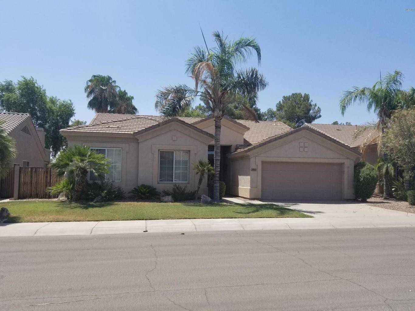 875 W Aloe Place