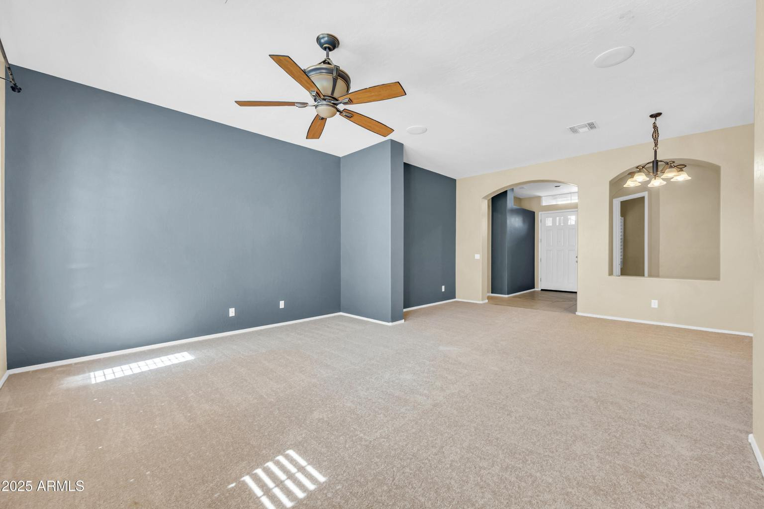 875 W Aloe Place
