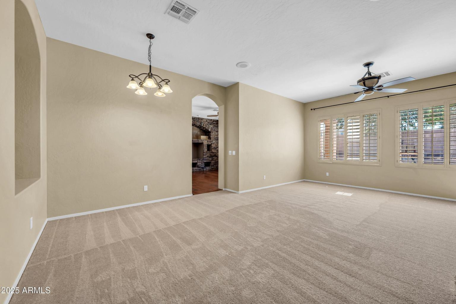 875 W Aloe Place