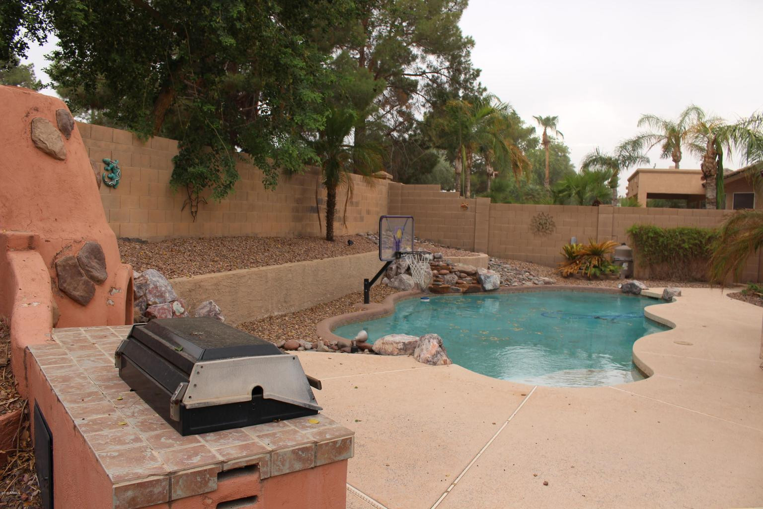 875 W Aloe Place