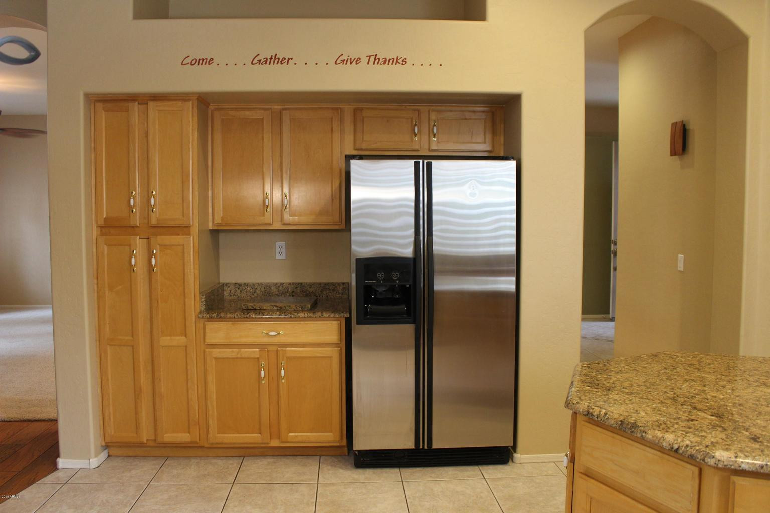 875 W Aloe Place