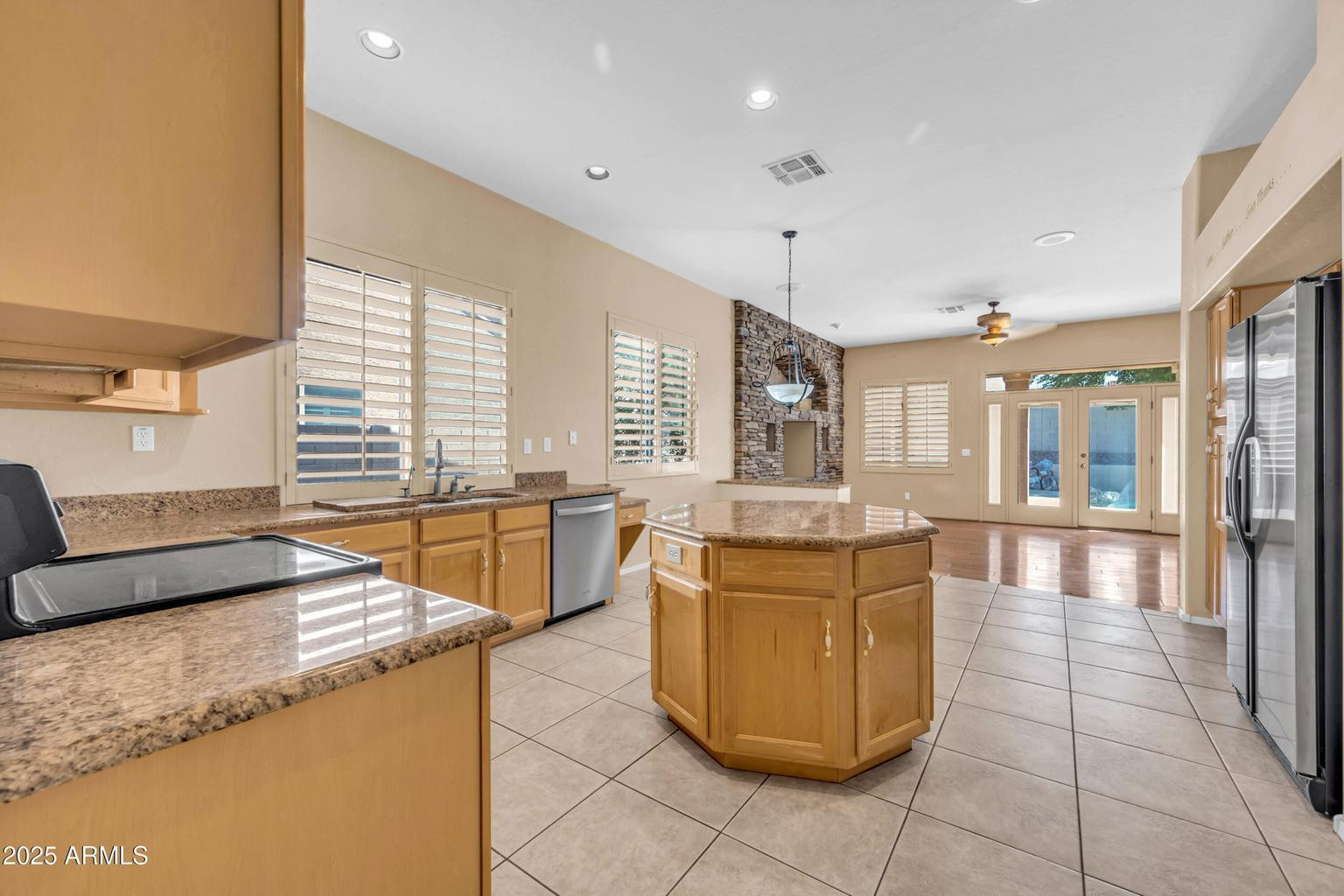 875 W Aloe Place